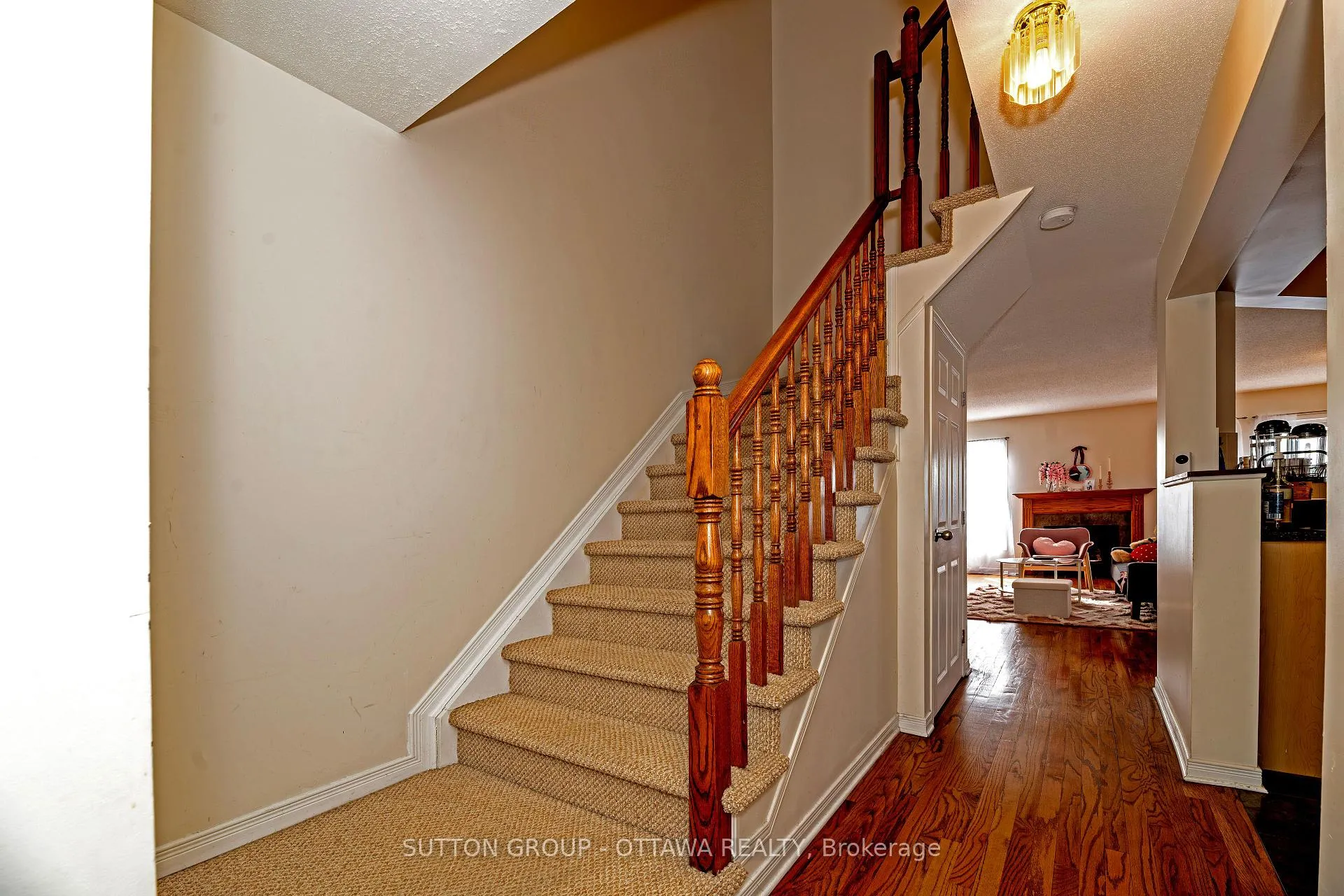Photo 5 of 110 Chartley Private, Ottawa, Ridgemont — HOMEH