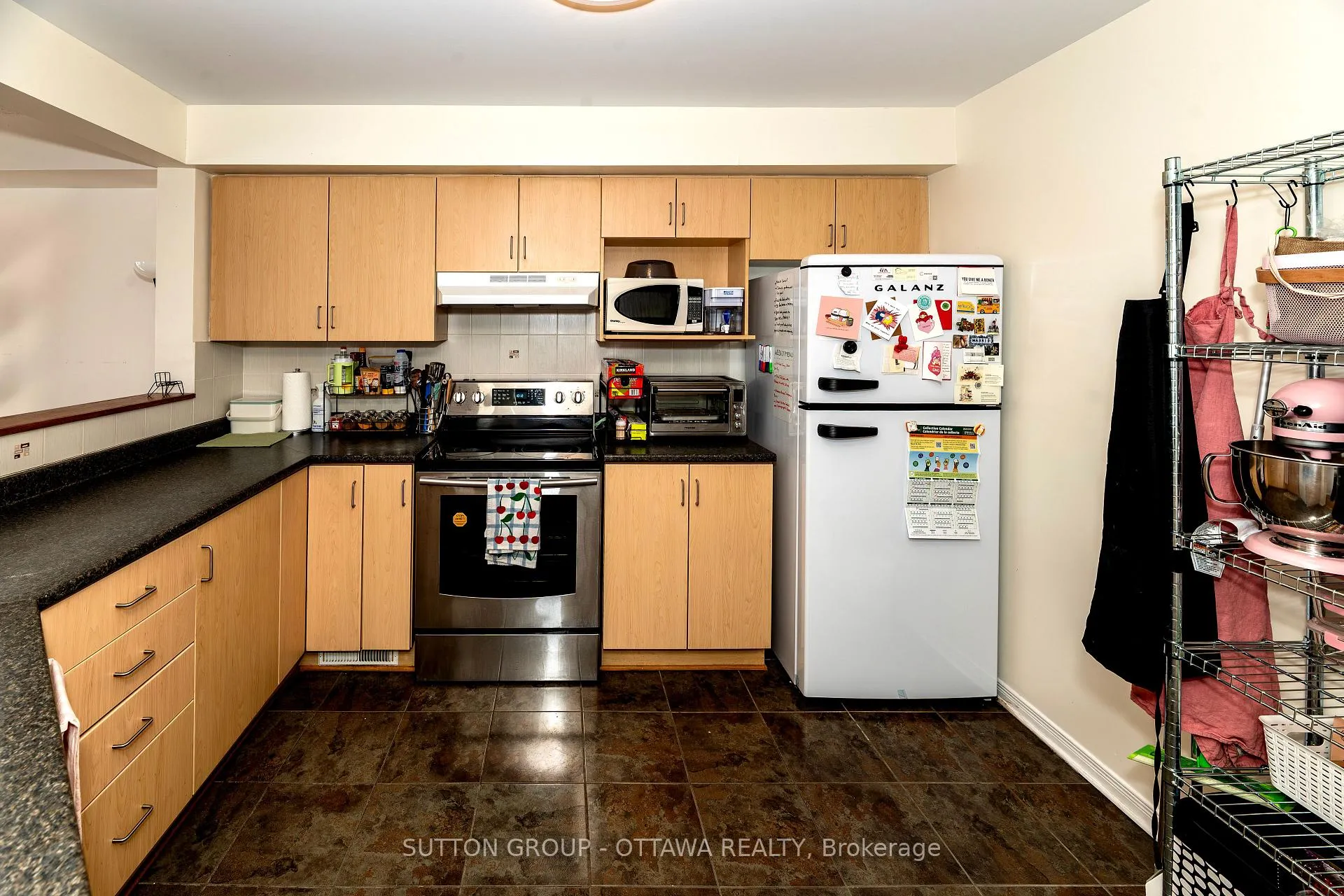 Photo 7 of 110 Chartley Private, Ottawa, Ridgemont — HOMEH