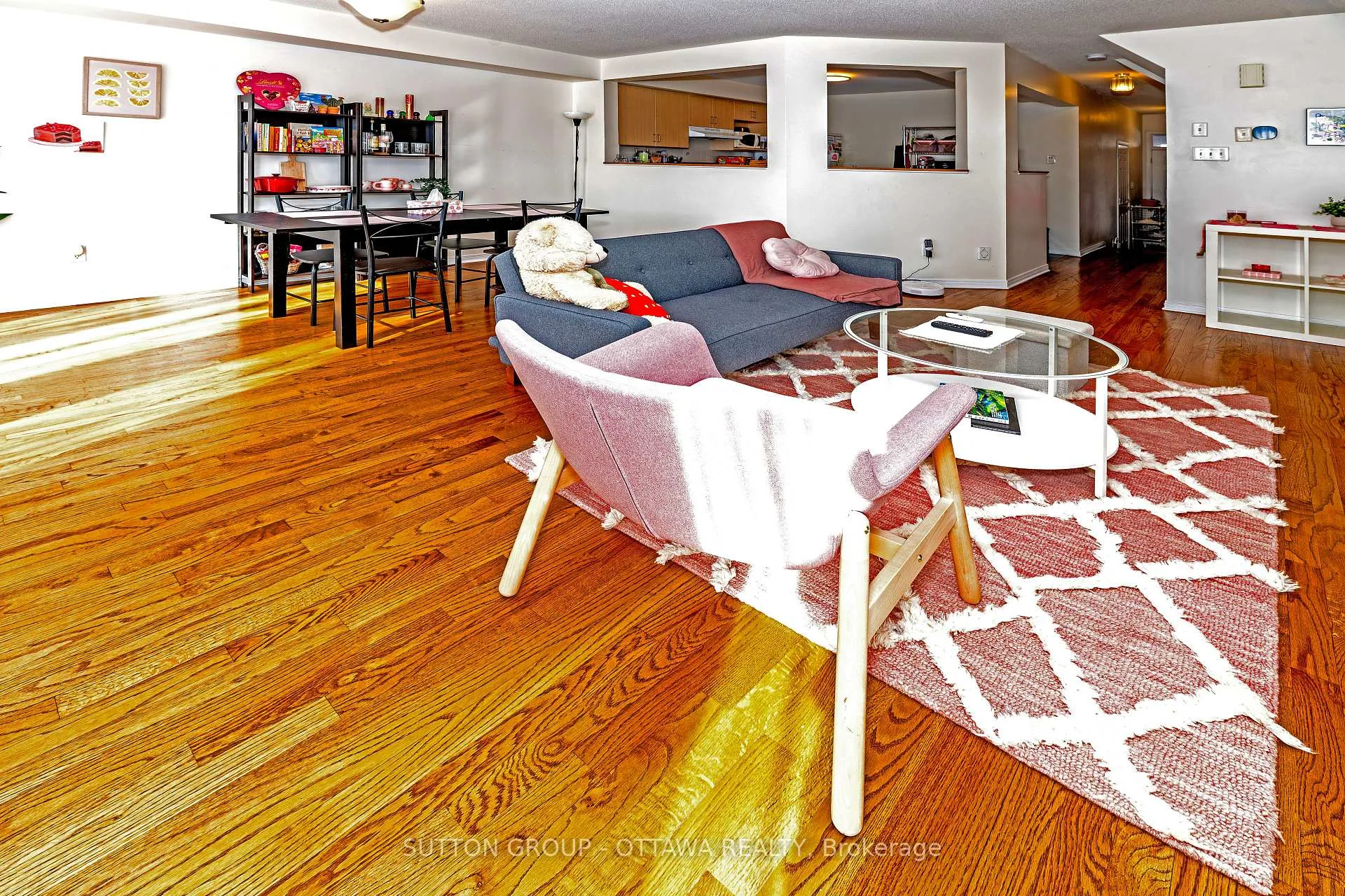 Photo 13 of 110 Chartley Private, Ottawa, Ridgemont — HOMEH