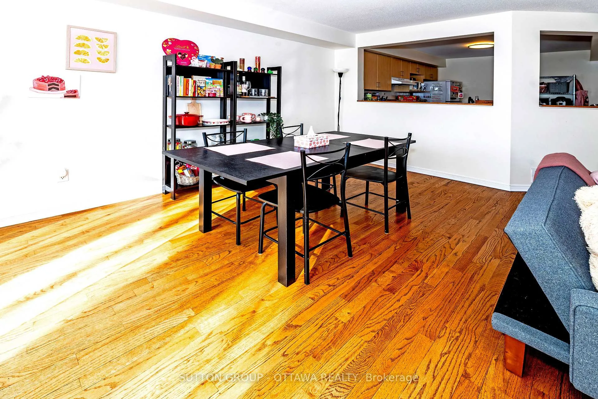 Photo 14 of 110 Chartley Private, Ottawa, Ridgemont — HOMEH