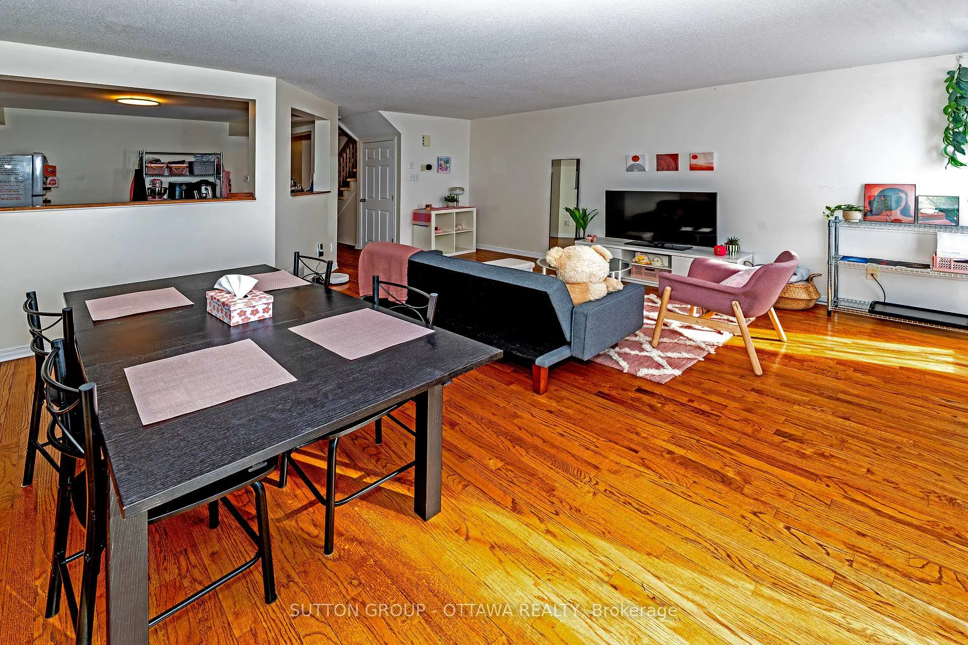 Photo 17 of 110 Chartley Private, Ottawa, Ridgemont — HOMEH