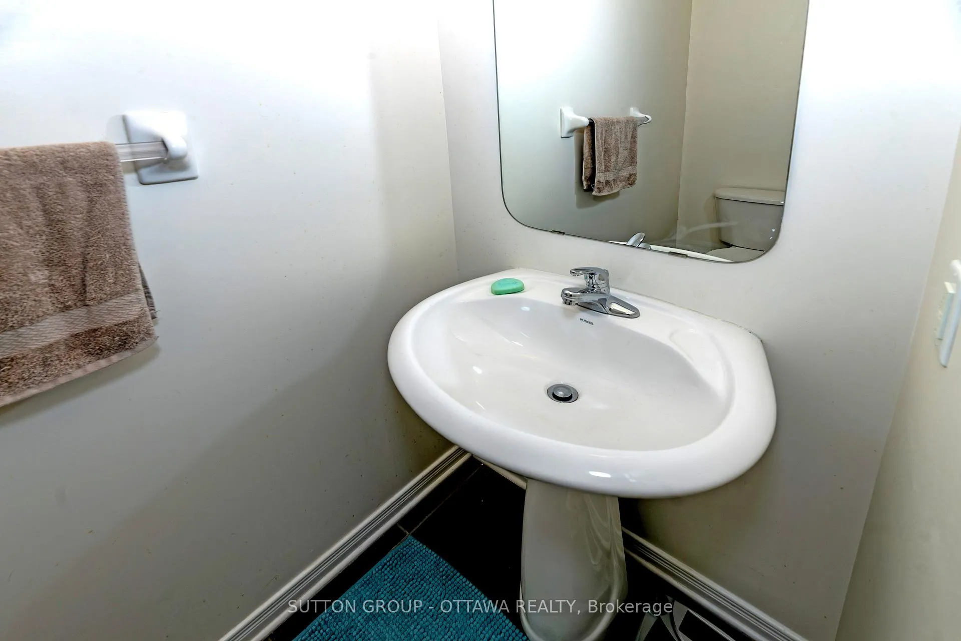 Photo 18 of 110 Chartley Private, Ottawa, Ridgemont — HOMEH
