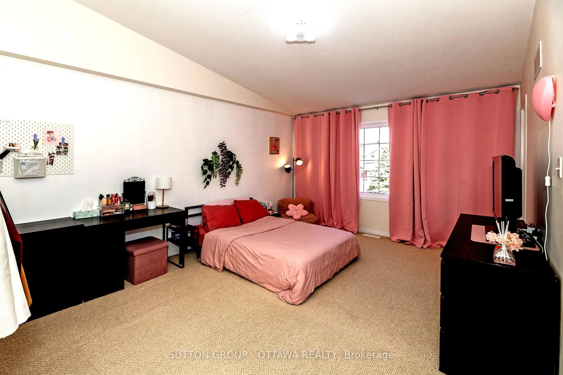 Photo 19 of 110 Chartley Private, Ottawa, Ridgemont — HOMEH