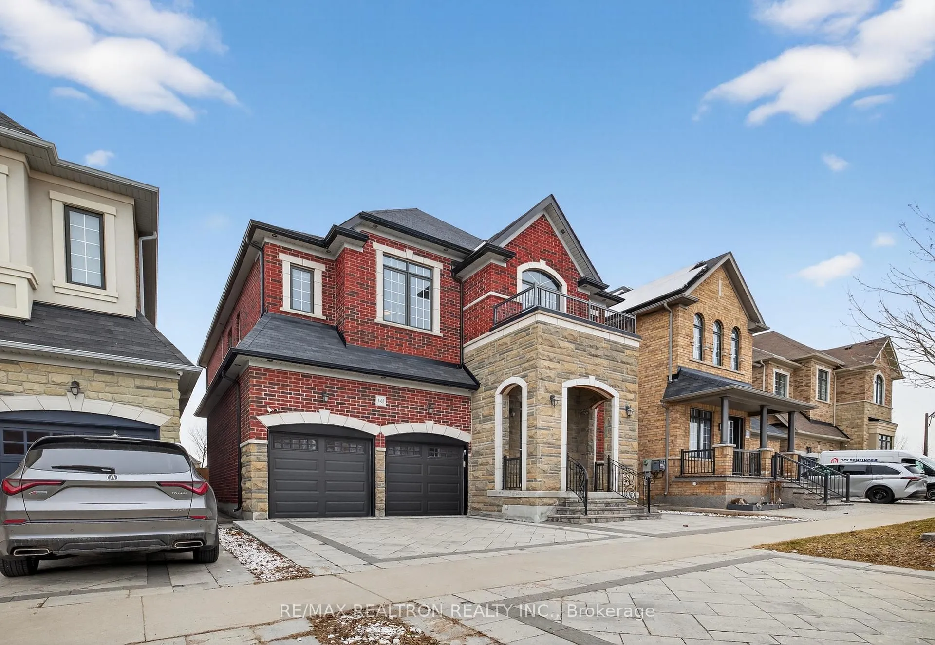 Photo 2 of 143 Maple Ridge Crescent, Markham, Greensborough — HOMEH