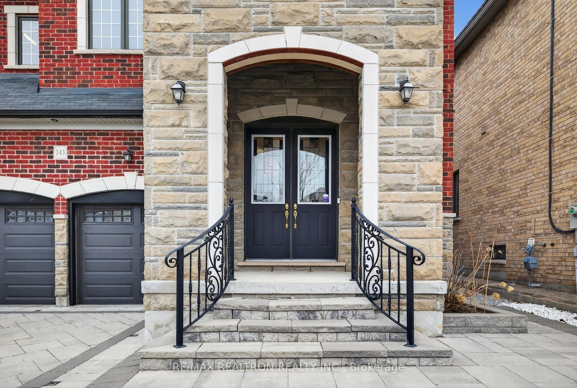 Photo 3 of 143 Maple Ridge Crescent, Markham, Greensborough — HOMEH