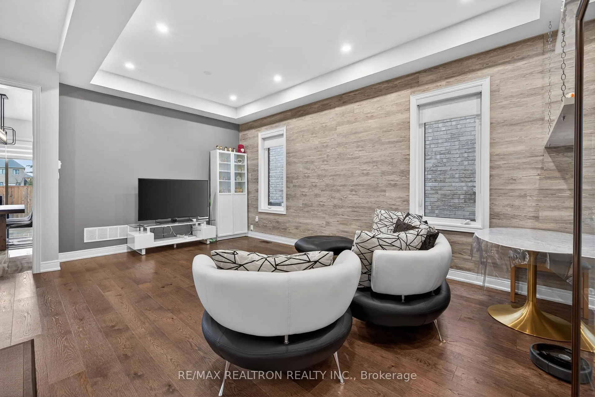 Photo 4 of 143 Maple Ridge Crescent, Markham, Greensborough — HOMEH