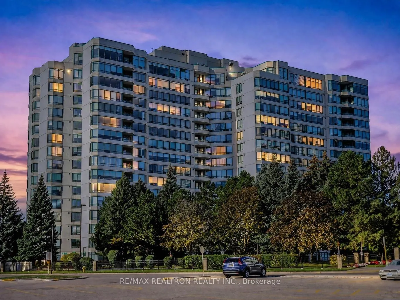 Photo 1 of Unit 808, 110 Promenade Circle, Vaughan, Brownridge — HOMEH