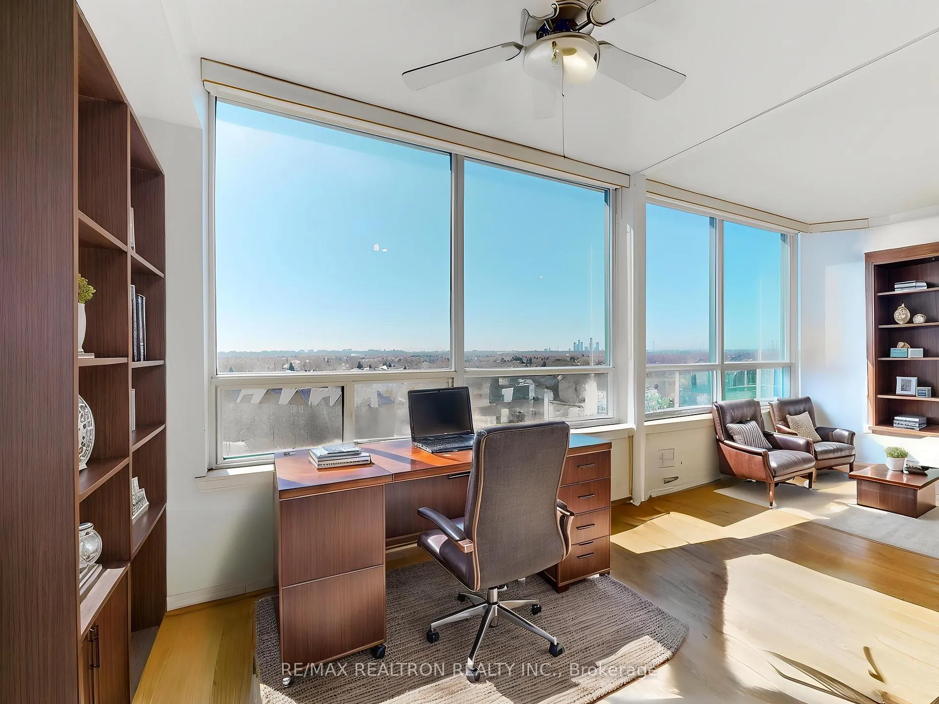 Photo 5 of Unit 808, 110 Promenade Circle, Vaughan, Brownridge — HOMEH