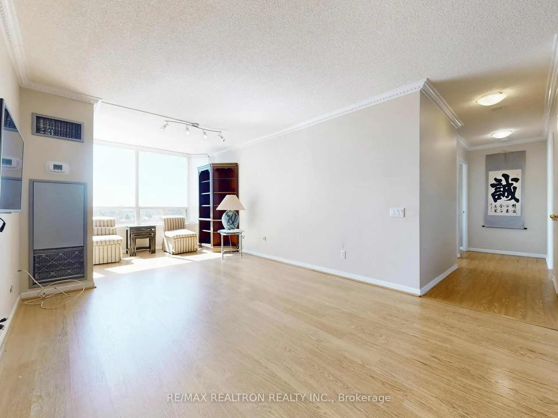 Photo 11 of Unit 808, 110 Promenade Circle, Vaughan, Brownridge — HOMEH