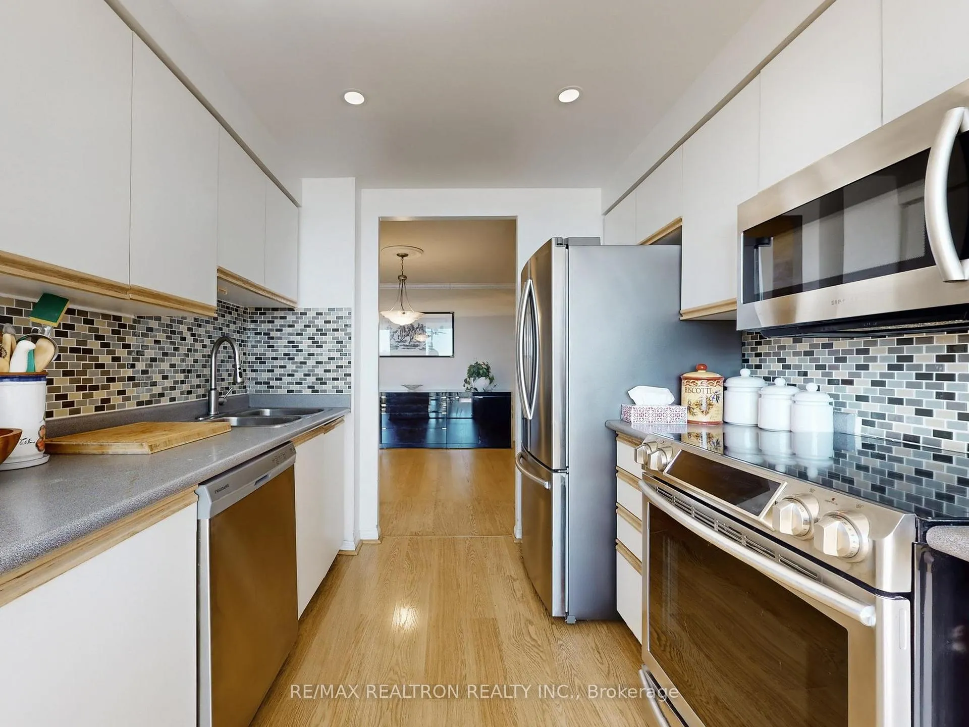 Photo 16 of Unit 808, 110 Promenade Circle, Vaughan, Brownridge — HOMEH
