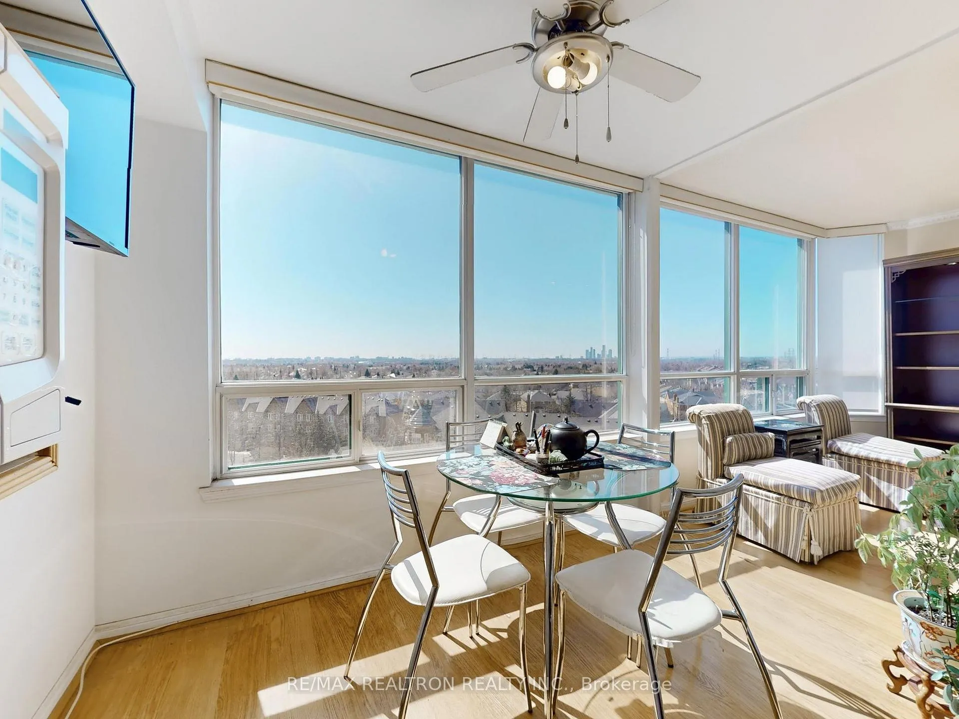 Photo 17 of Unit 808, 110 Promenade Circle, Vaughan, Brownridge — HOMEH