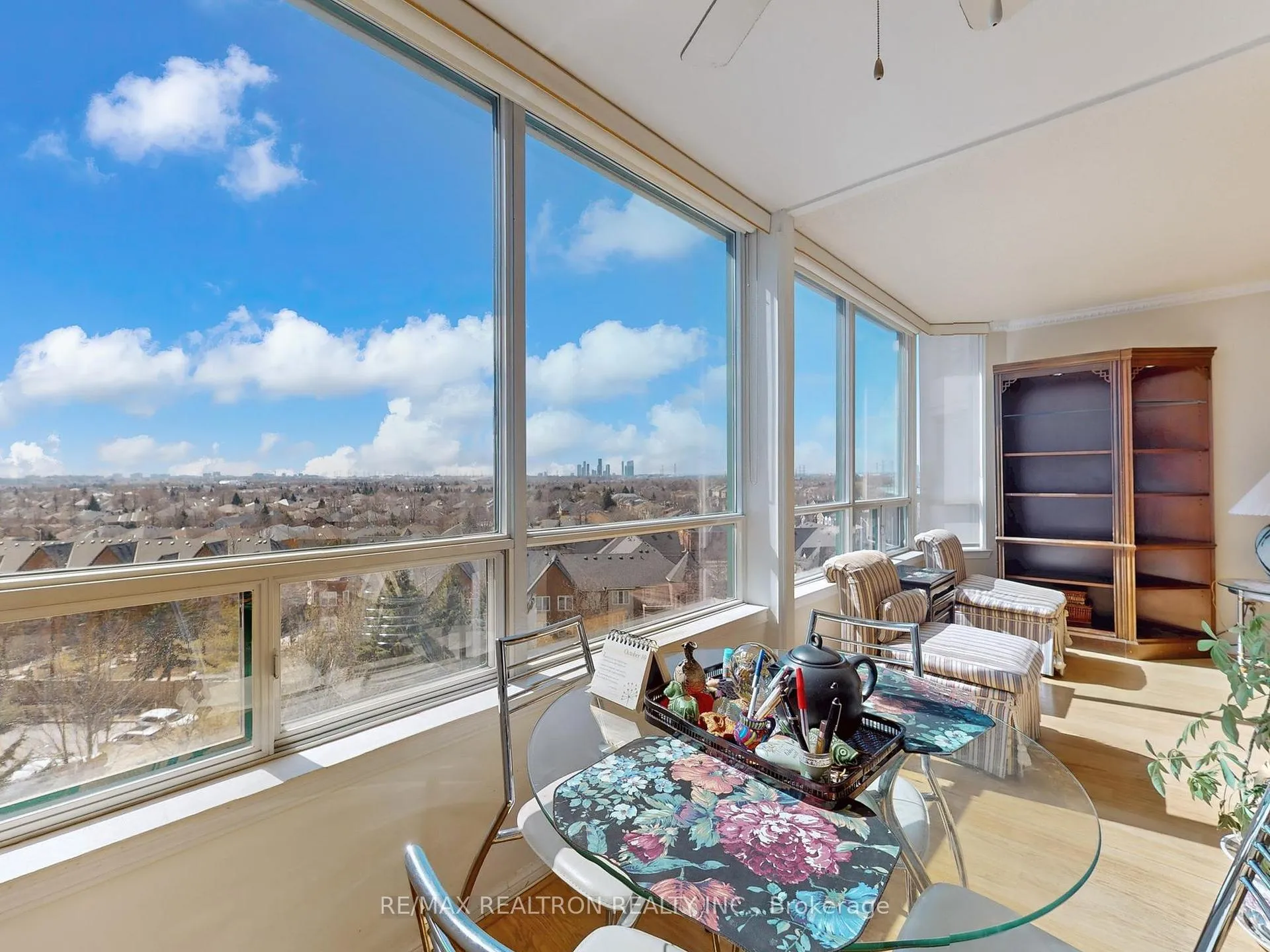 Photo 18 of Unit 808, 110 Promenade Circle, Vaughan, Brownridge — HOMEH