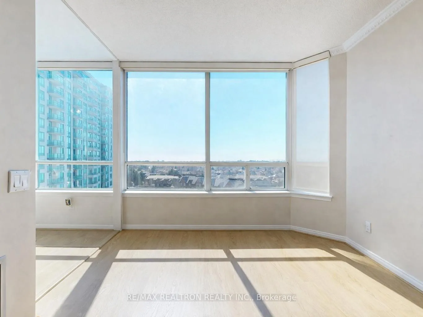 Photo 19 of Unit 808, 110 Promenade Circle, Vaughan, Brownridge — HOMEH