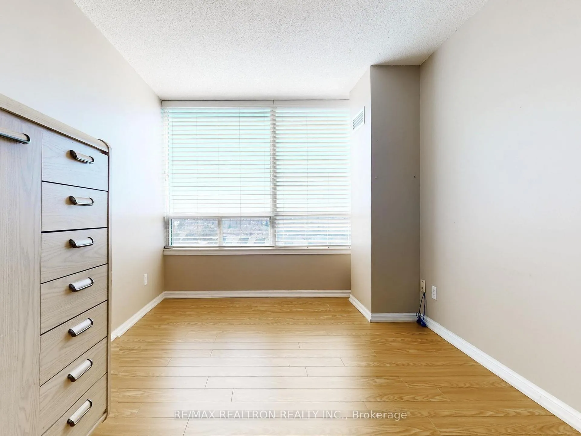 Photo 24 of Unit 808, 110 Promenade Circle, Vaughan, Brownridge — HOMEH