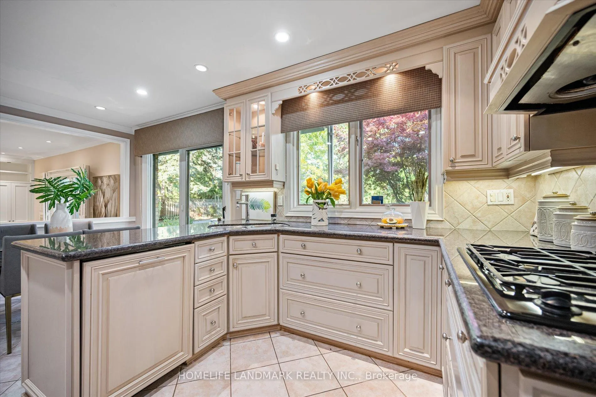 Photo 14 of 3 Old English Lane, Markham, Bayview Glen — HOMEH