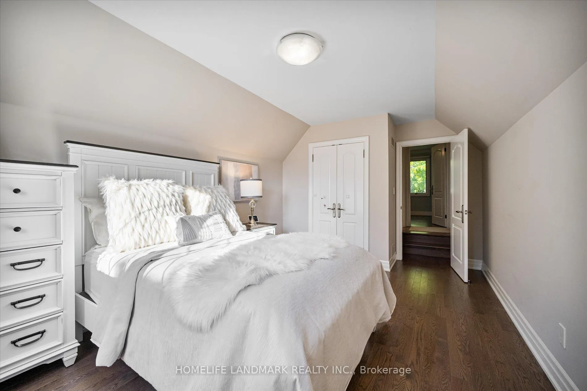 Photo 32 of 3 Old English Lane, Markham, Bayview Glen — HOMEH