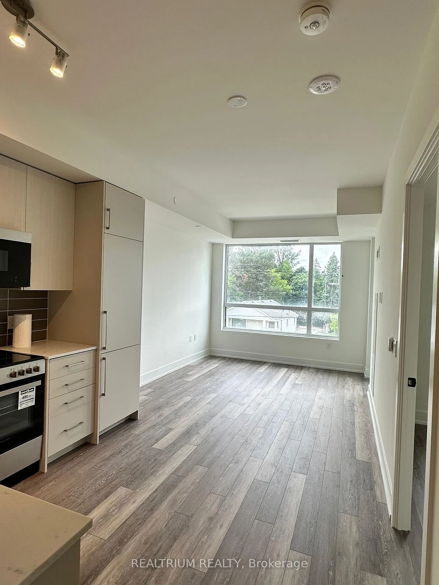 Photo 3 of Unit 334, 2075 King Road, King, King City — HOMEH