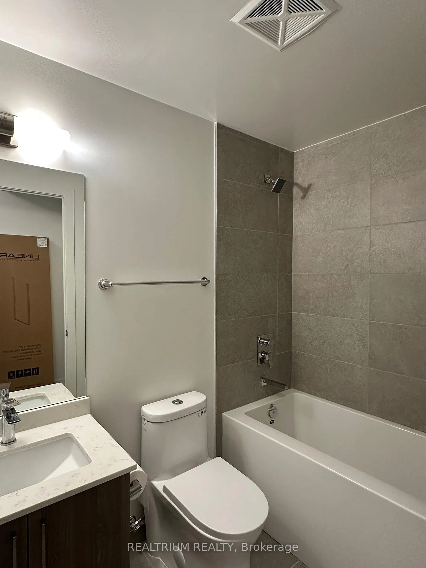 Photo 5 of Unit 334, 2075 King Road, King, King City — HOMEH