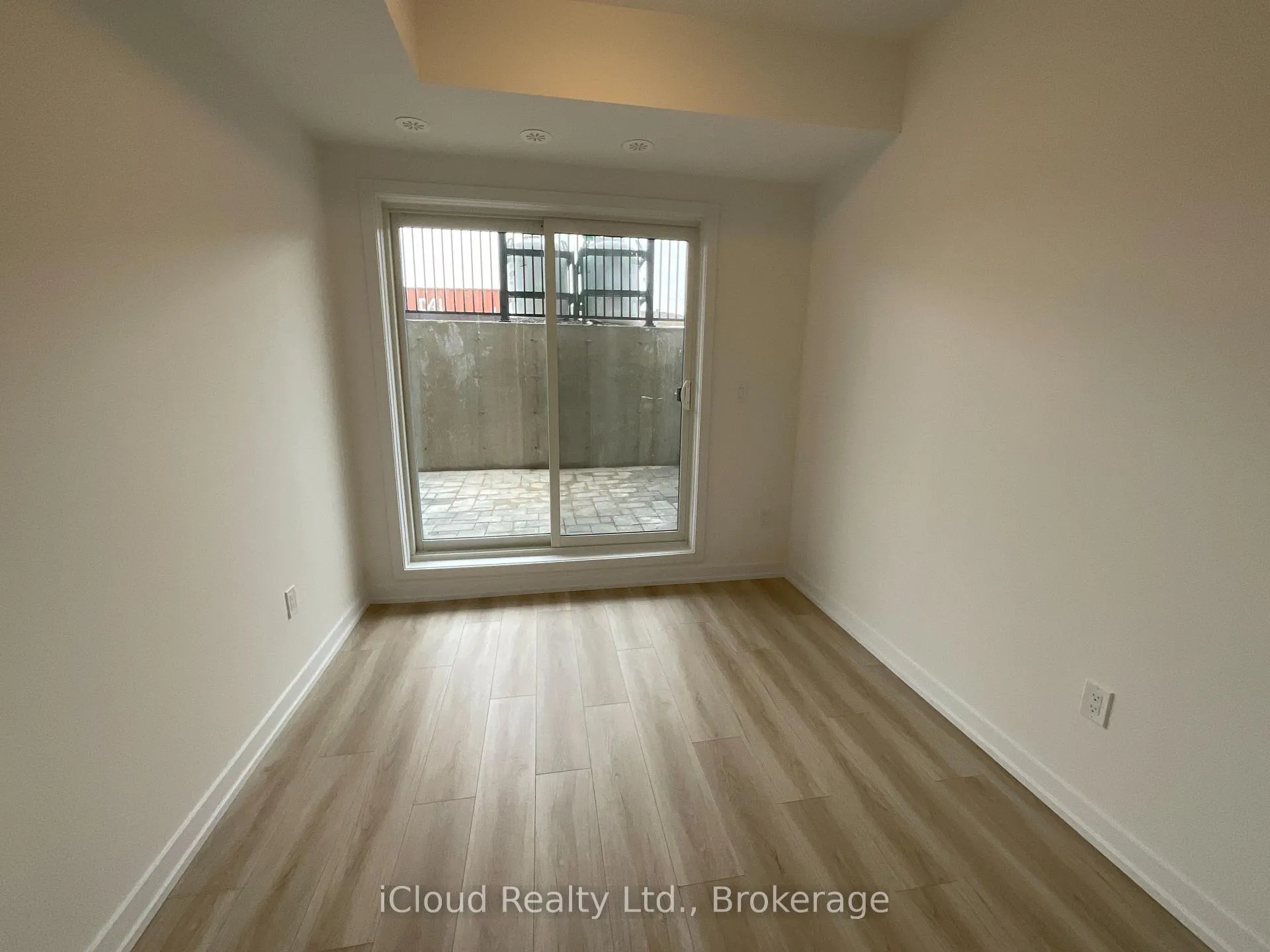 Photo 1 of 25 Palace St Street, Kitchener — HOMEH