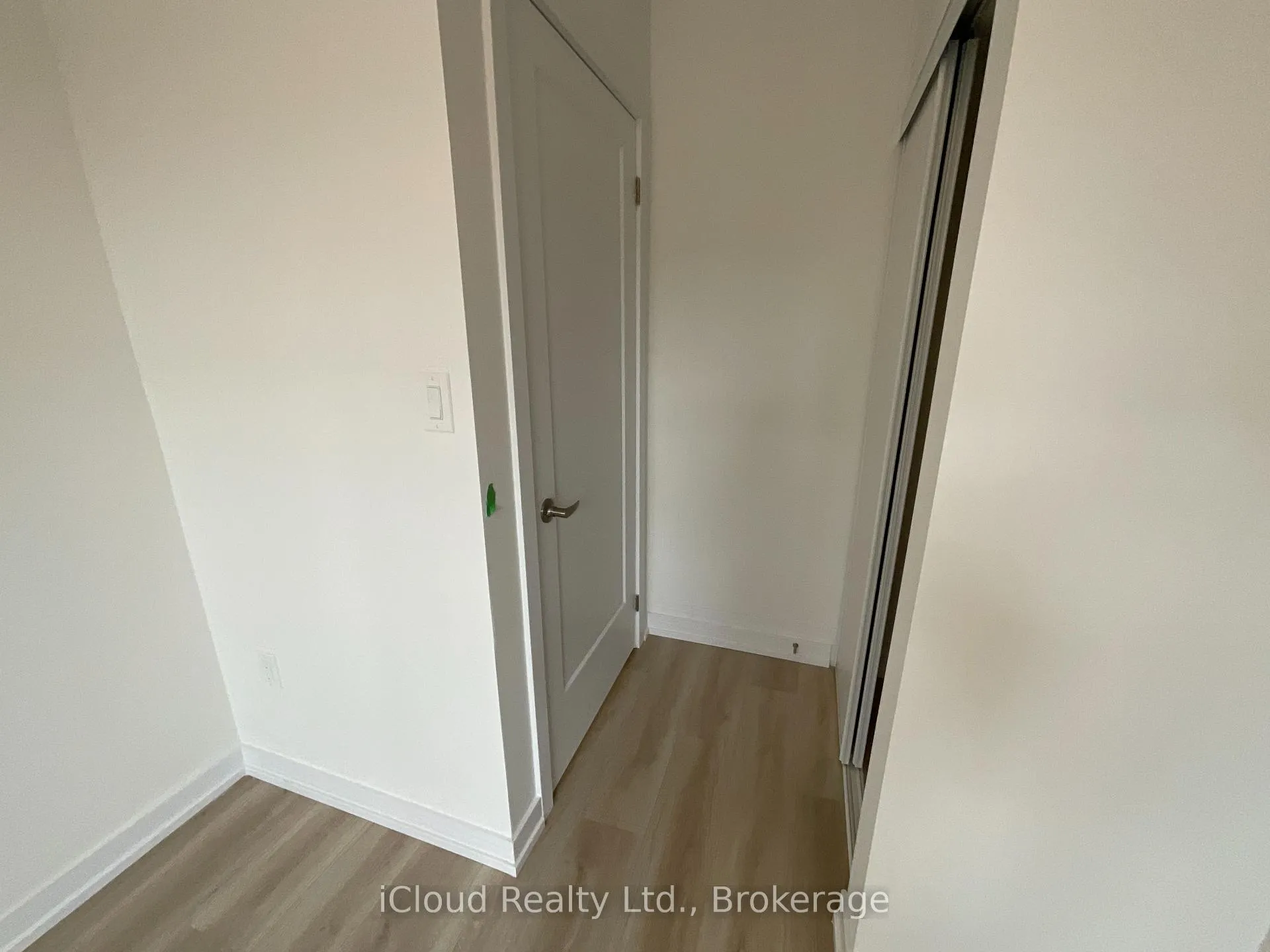 Photo 2 of 25 Palace St Street, Kitchener — HOMEH