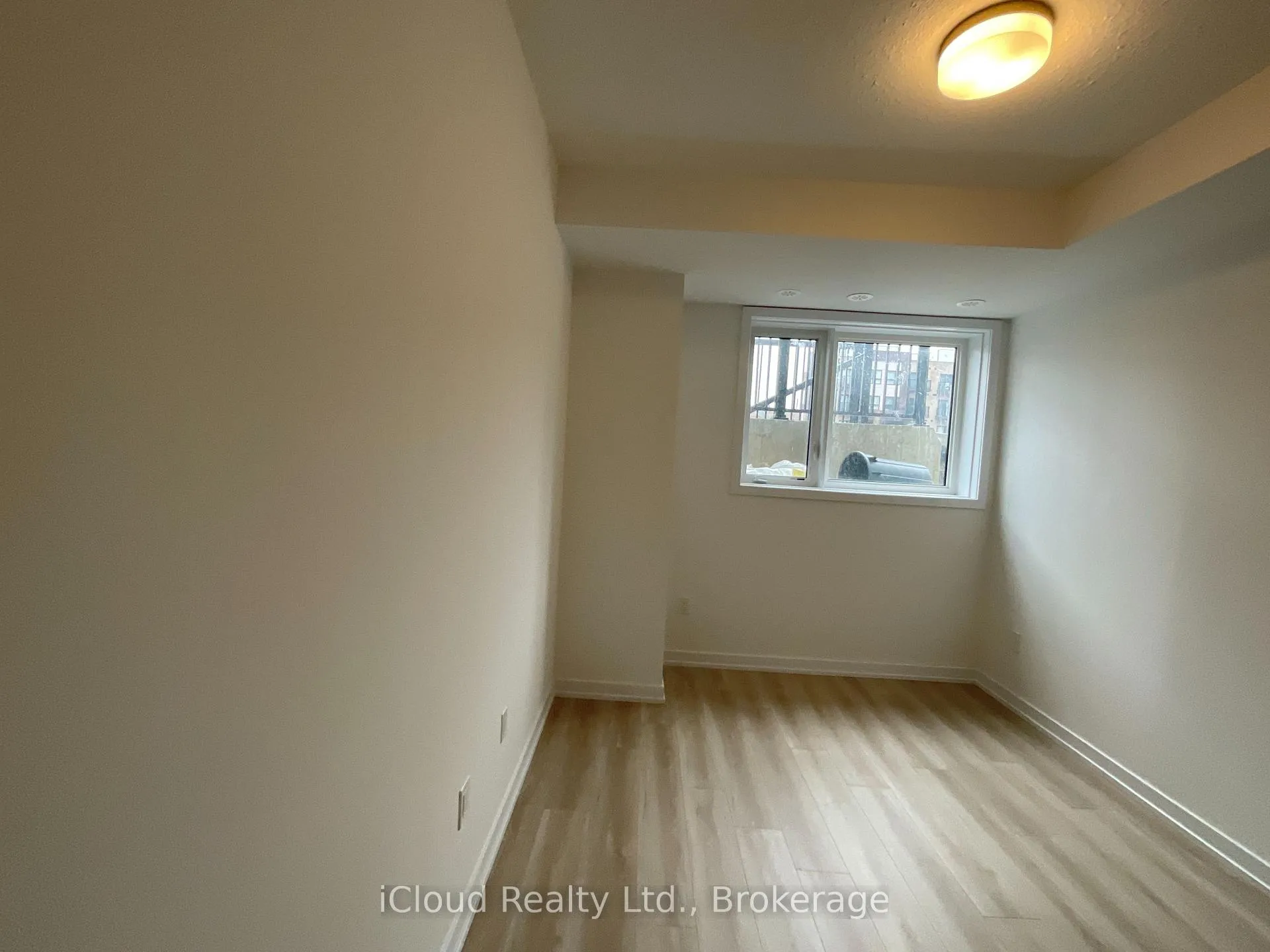 Photo 4 of 25 Palace St Street, Kitchener — HOMEH