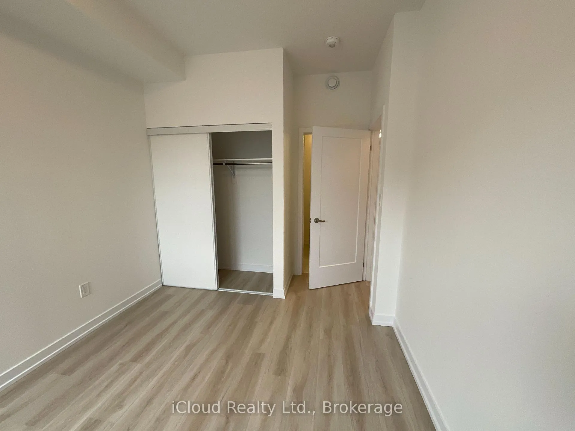 Photo 6 of 25 Palace St Street, Kitchener — HOMEH