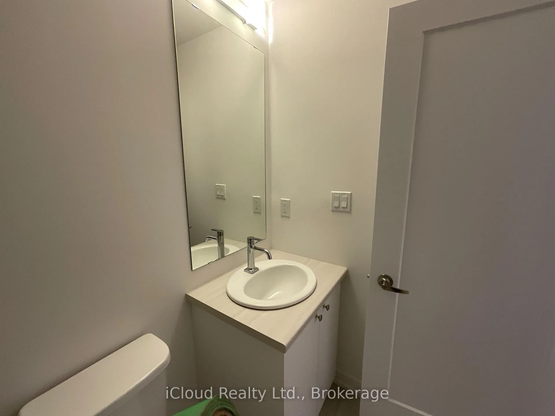 Photo 10 of 25 Palace St Street, Kitchener — HOMEH