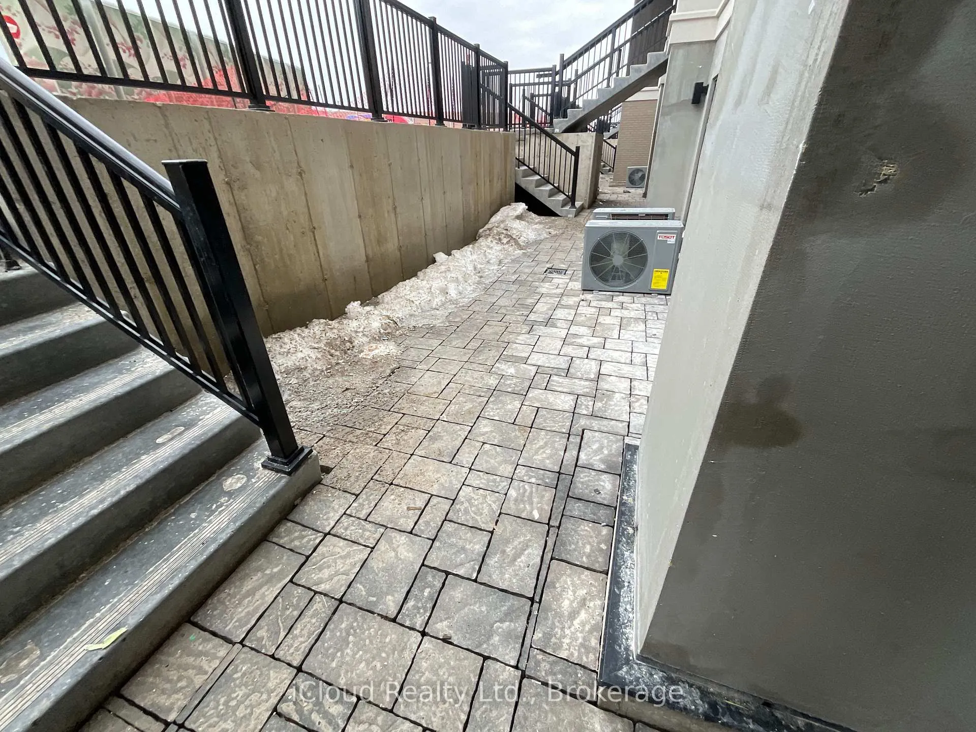 Photo 20 of 25 Palace St Street, Kitchener — HOMEH