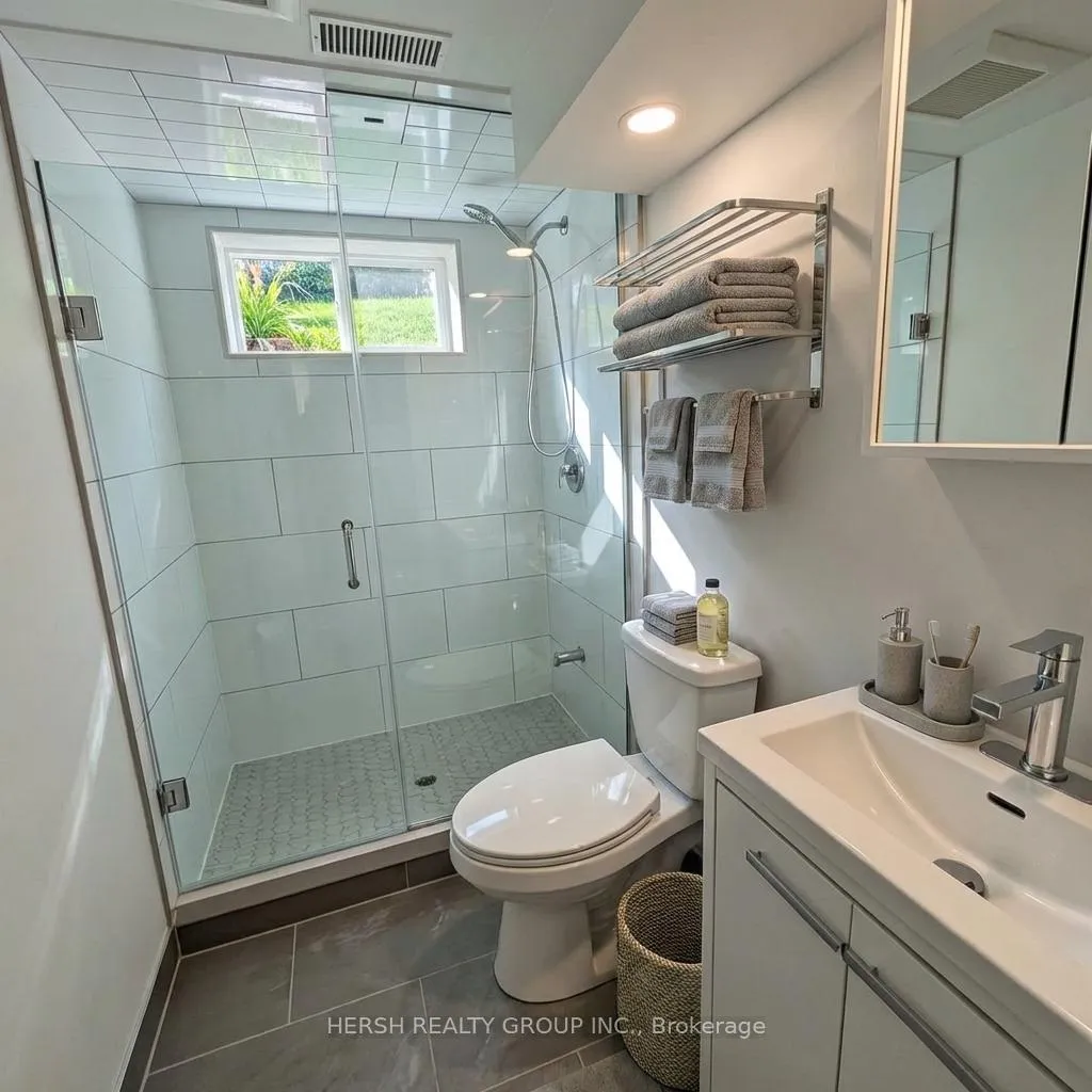Photo 4 of Unit Basement, 117 Redgrave Drive, Etobicoke, Willowridge-Martingrove-Richview — HOMEH