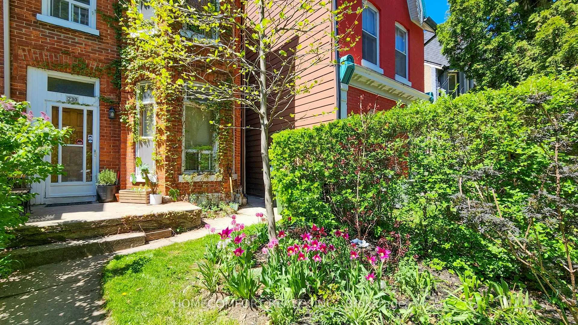 Photo 4 of 230 Robert Street, Toronto, University — HOMEH