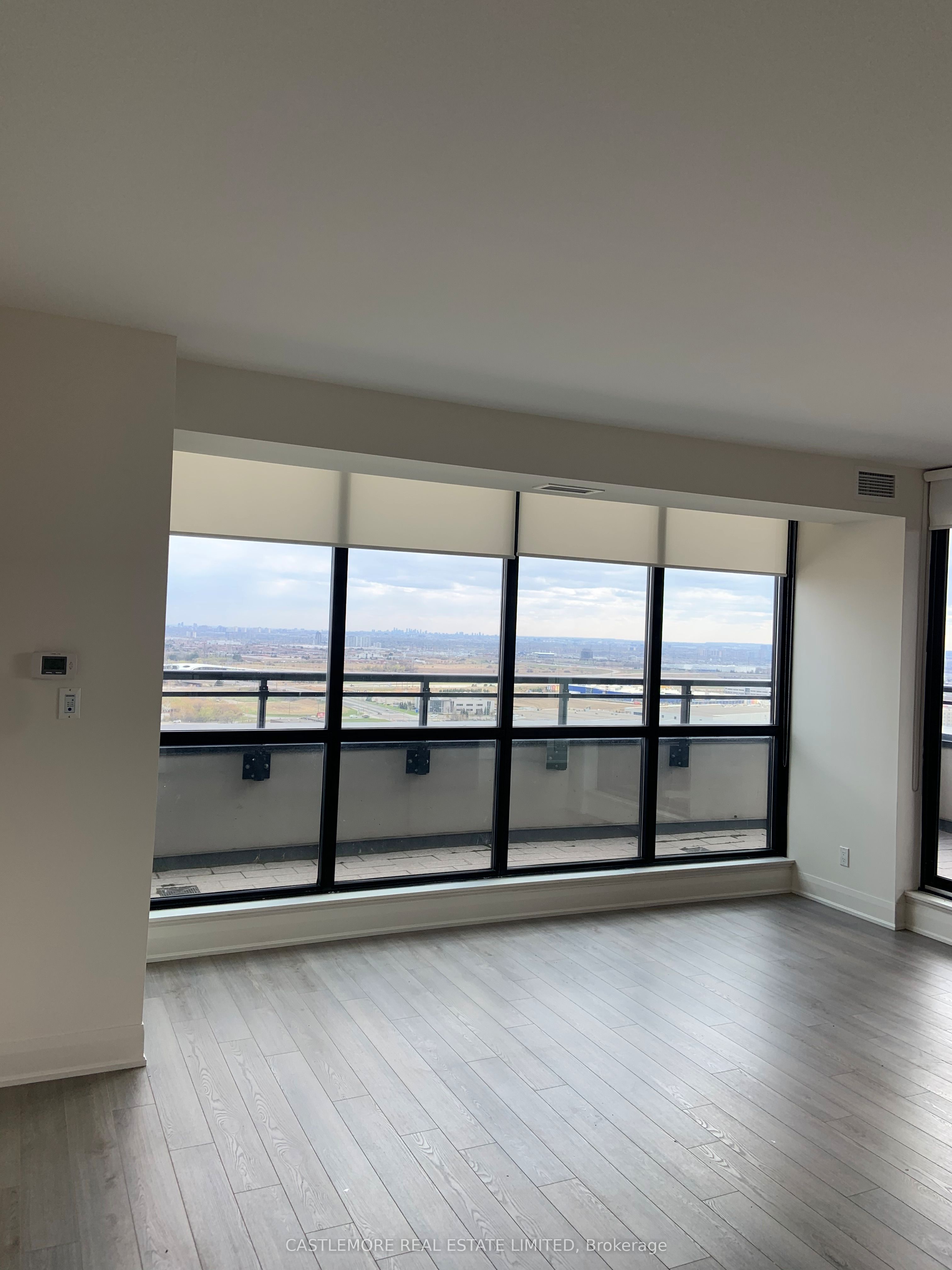 Photo 6 of Unit 2103, 2900 Highway 7 Road, Vaughan, Concord — HOMEH