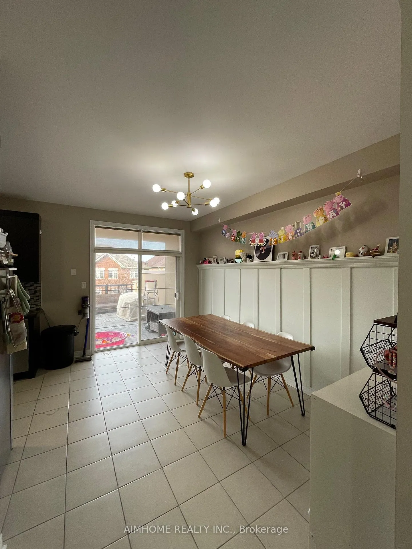 Photo 7 of 104 Grand Trunk Avenue, Vaughan, Patterson — HOMEH