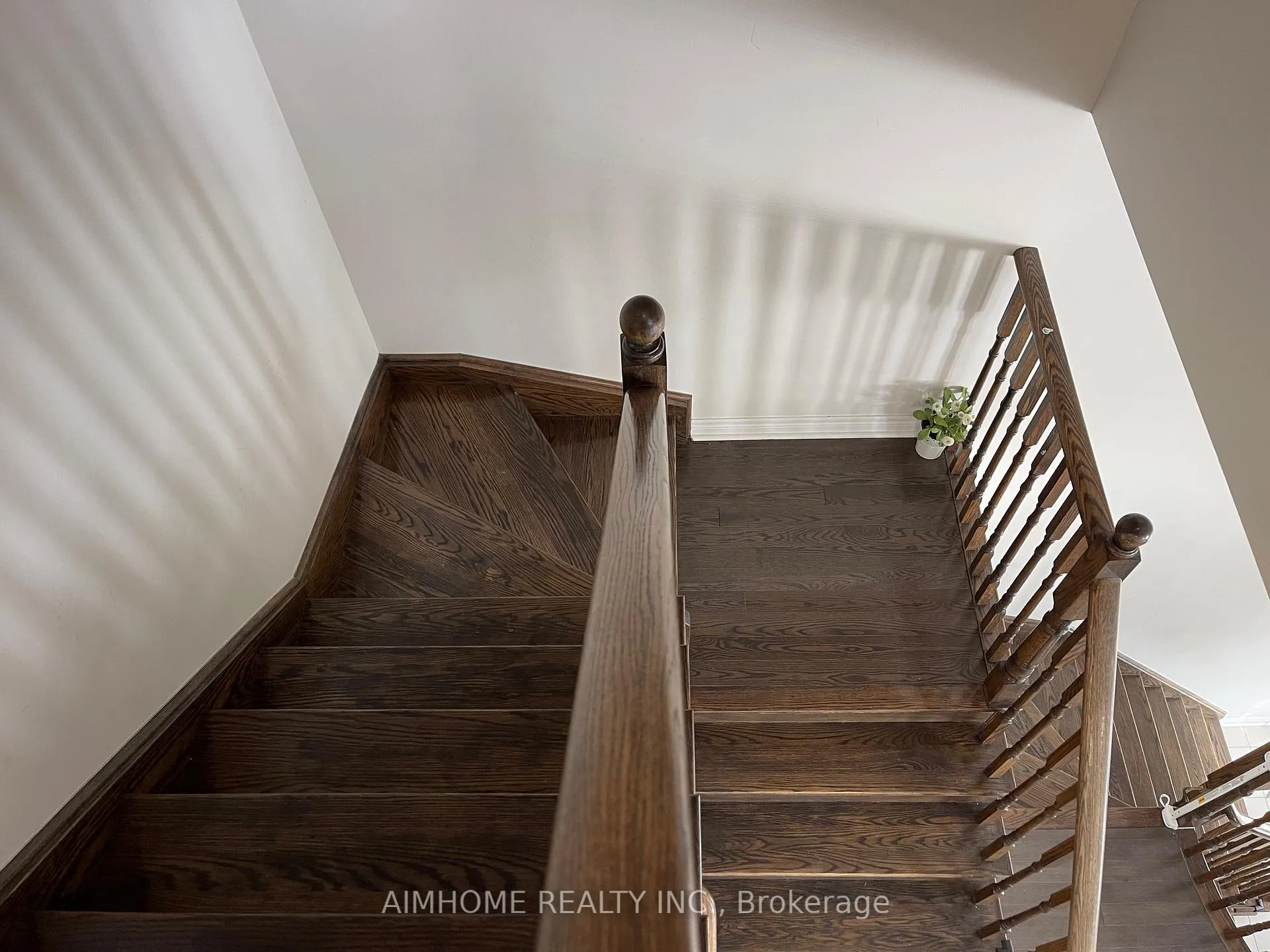 Photo 10 of 104 Grand Trunk Avenue, Vaughan, Patterson — HOMEH