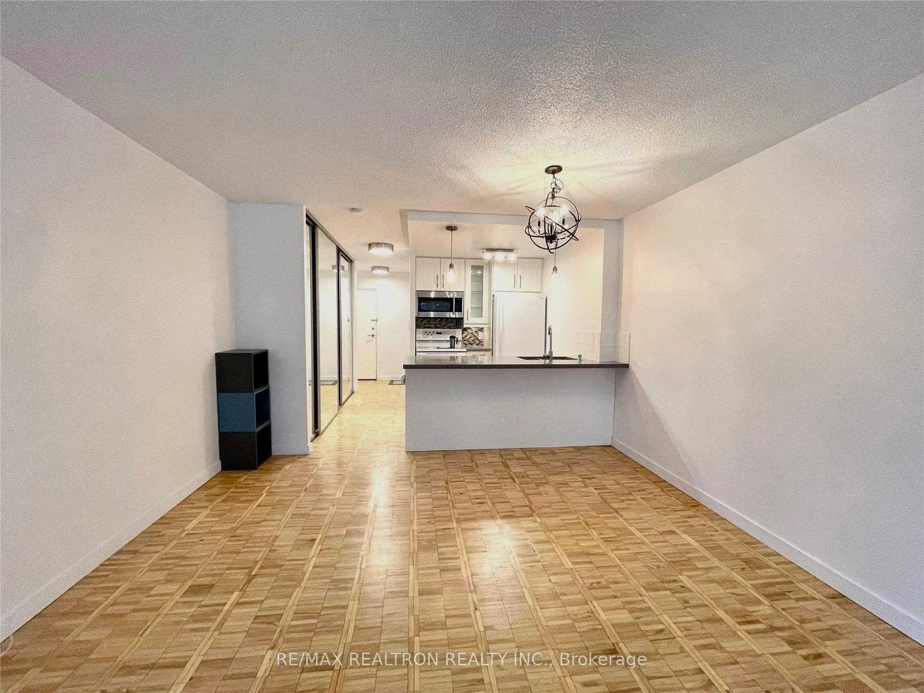 Photo 3 of Unit 206, 22 Shallmar Boulevard, Toronto, Forest Hill North — HOMEH