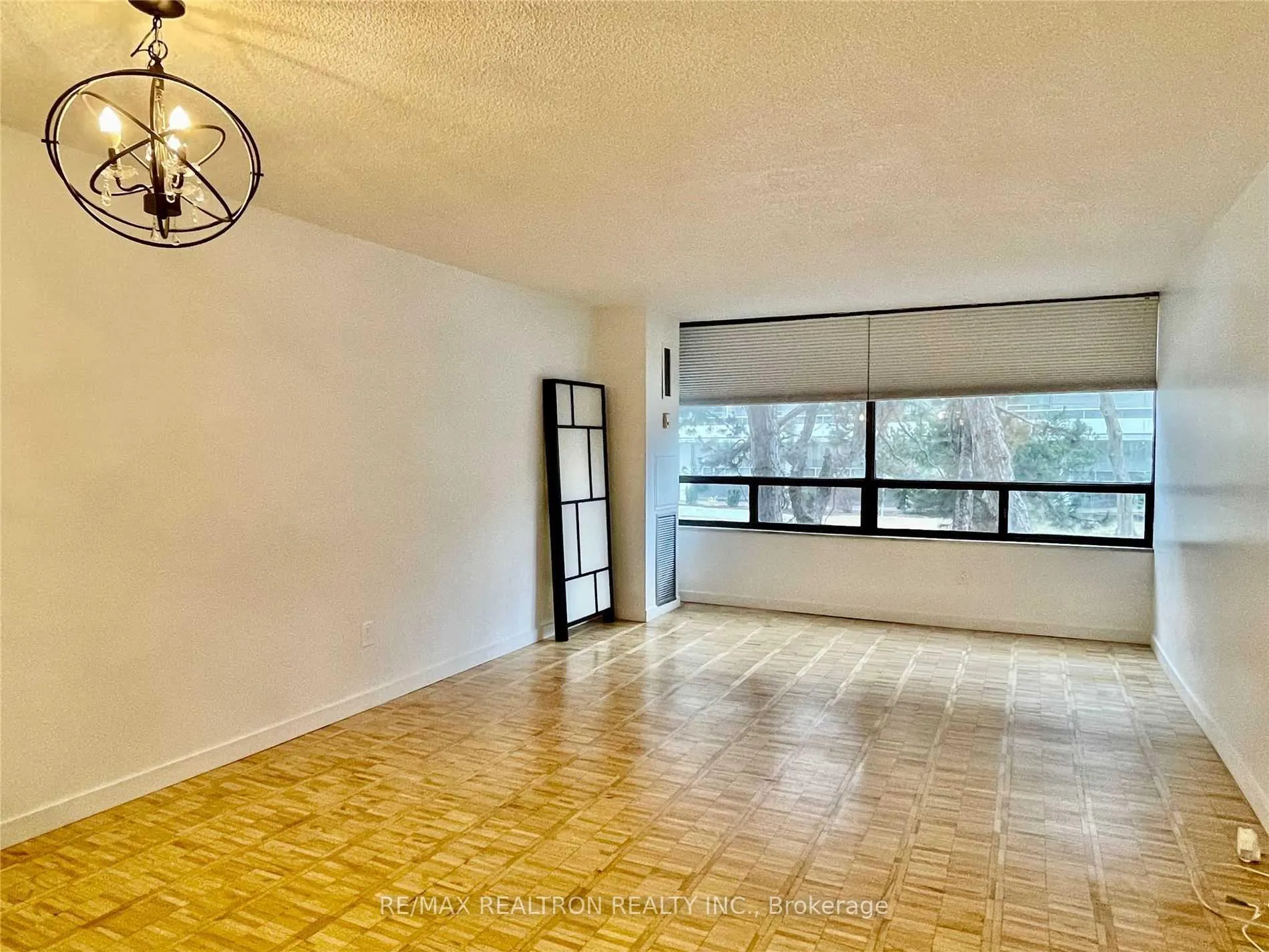 Photo 4 of Unit 206, 22 Shallmar Boulevard, Toronto, Forest Hill North — HOMEH
