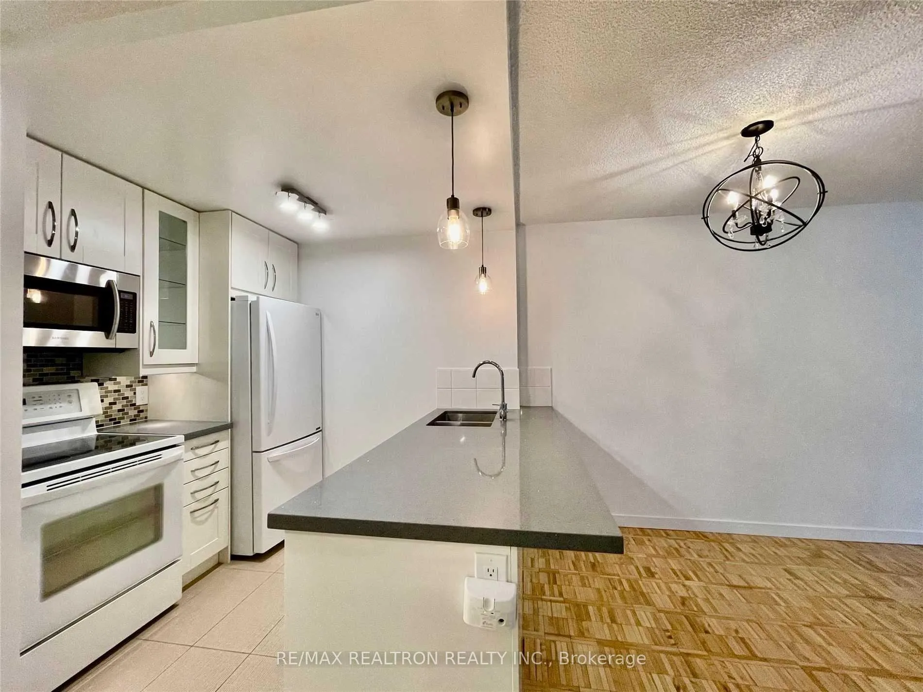 Photo 8 of Unit 206, 22 Shallmar Boulevard, Toronto, Forest Hill North — HOMEH