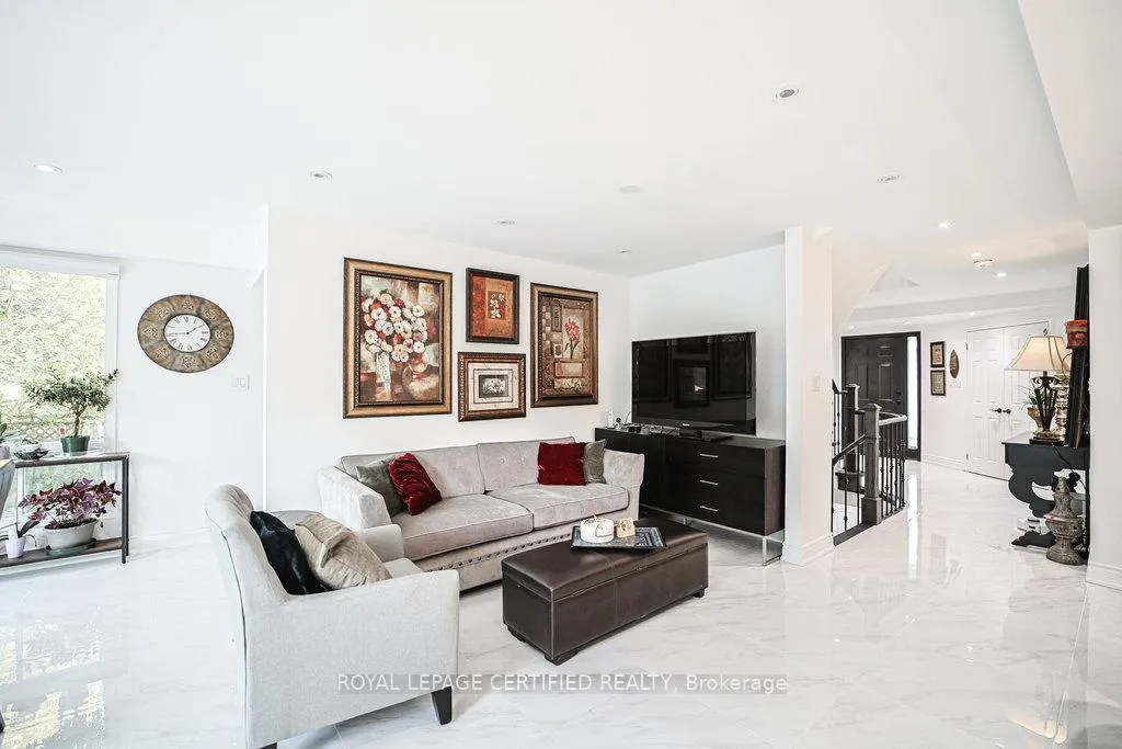 Photo 15 of 1109 Petunia Place, Pickering, Rougemount — HOMEH