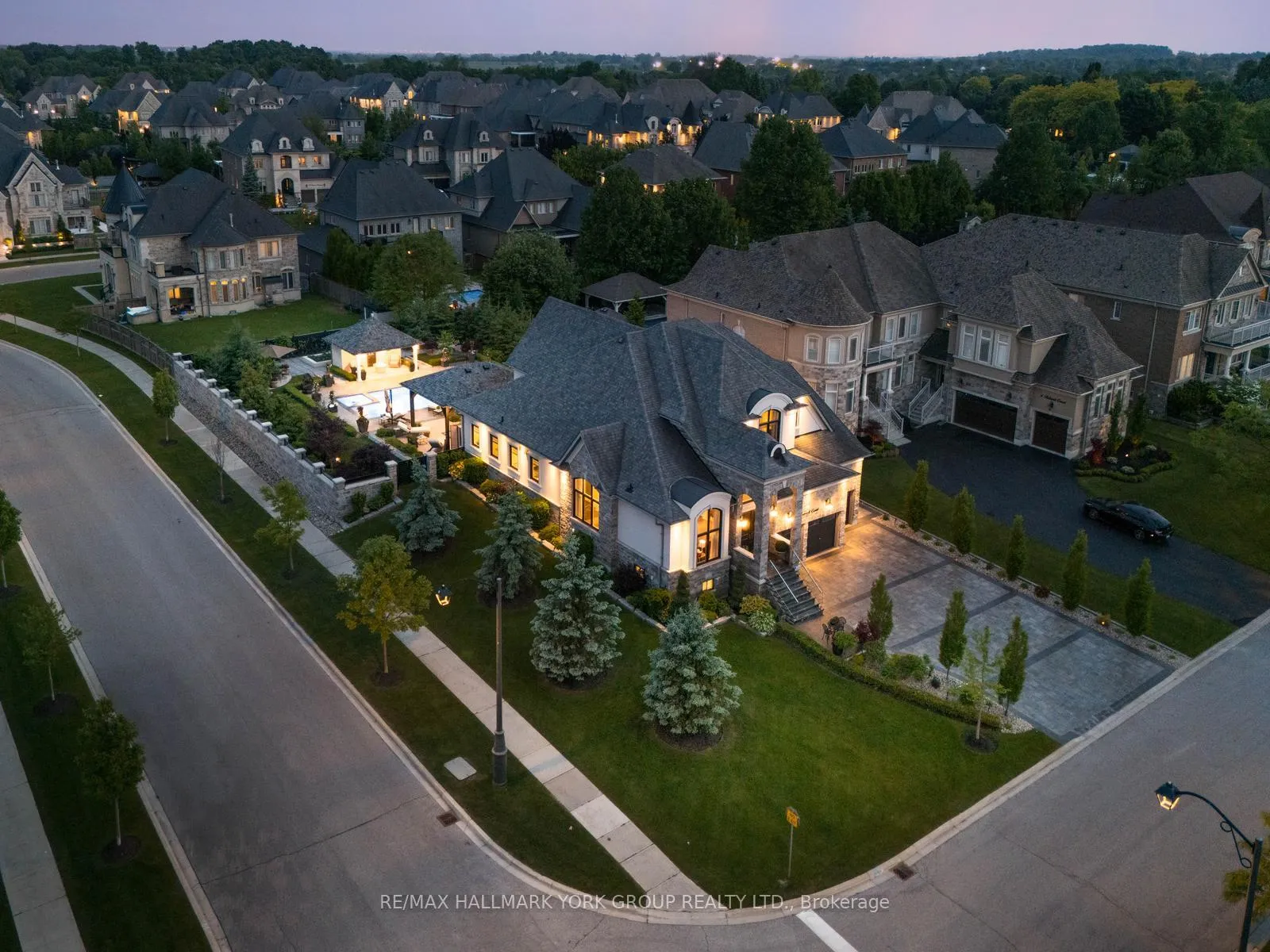 Photo 4 of 2 Tidnish Court, King, Nobleton — HOMEH