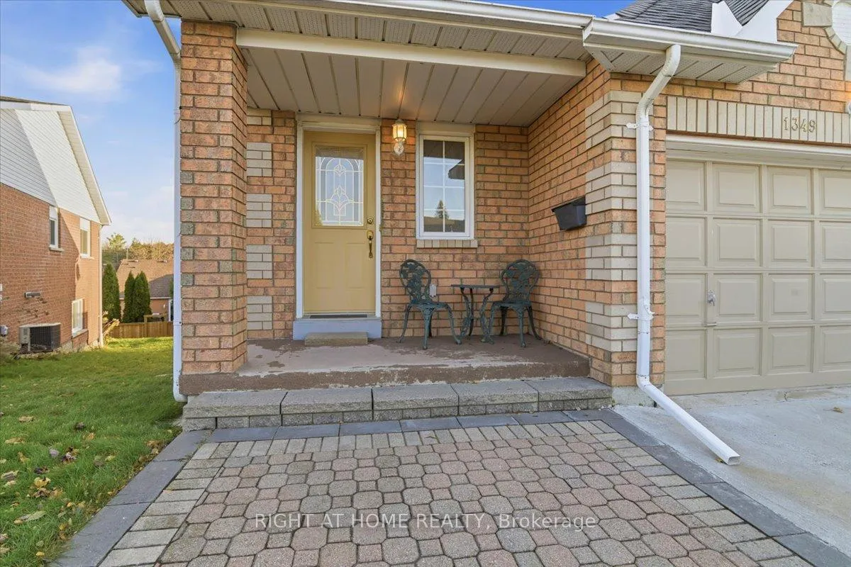 Photo 2 of 1349 Eagle Crescent, Peterborough, Monaghan Ward 2 — HOMEH