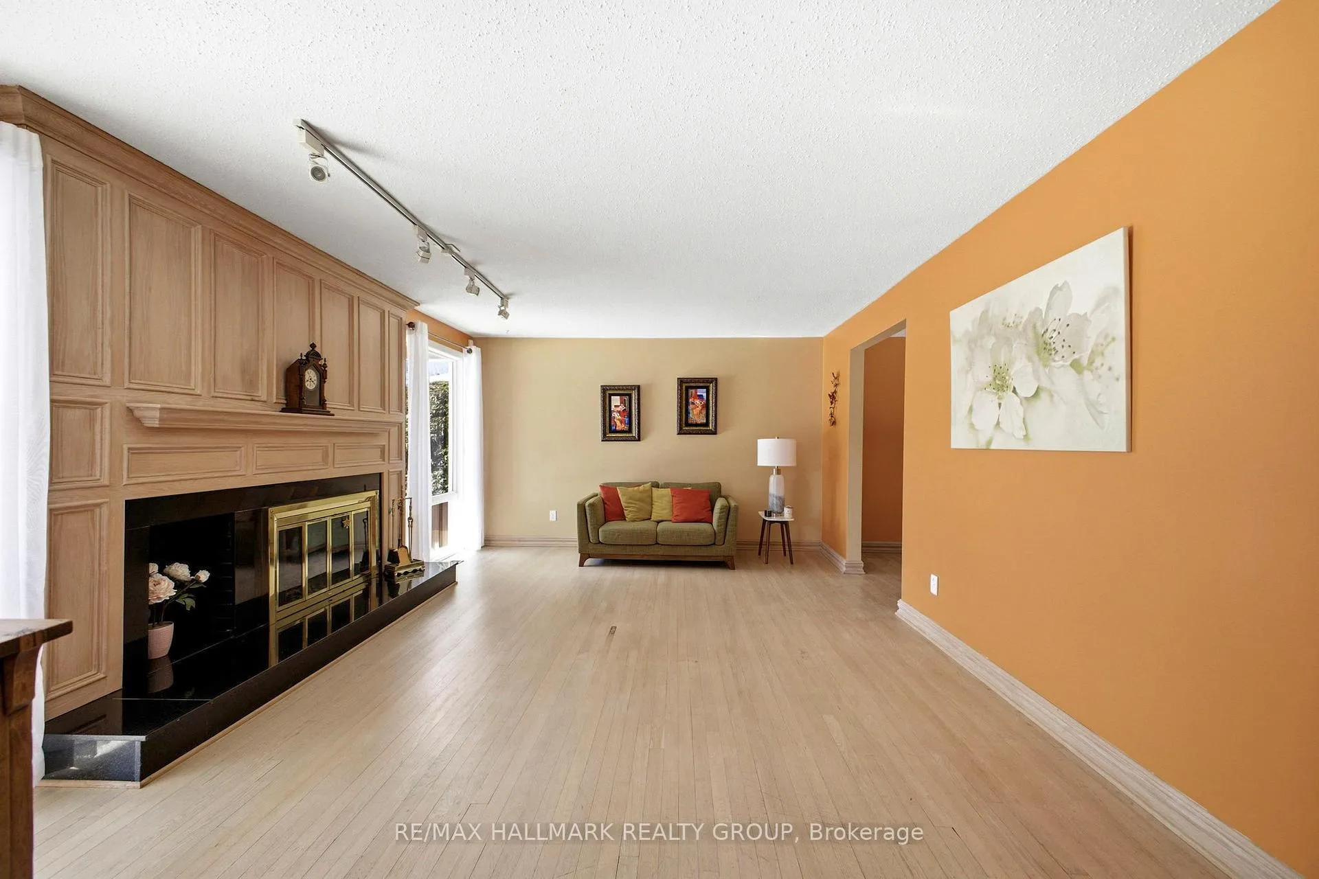 Photo 3 of 59 Ashgrove Crescent, Ottawa, Briargreen — HOMEH