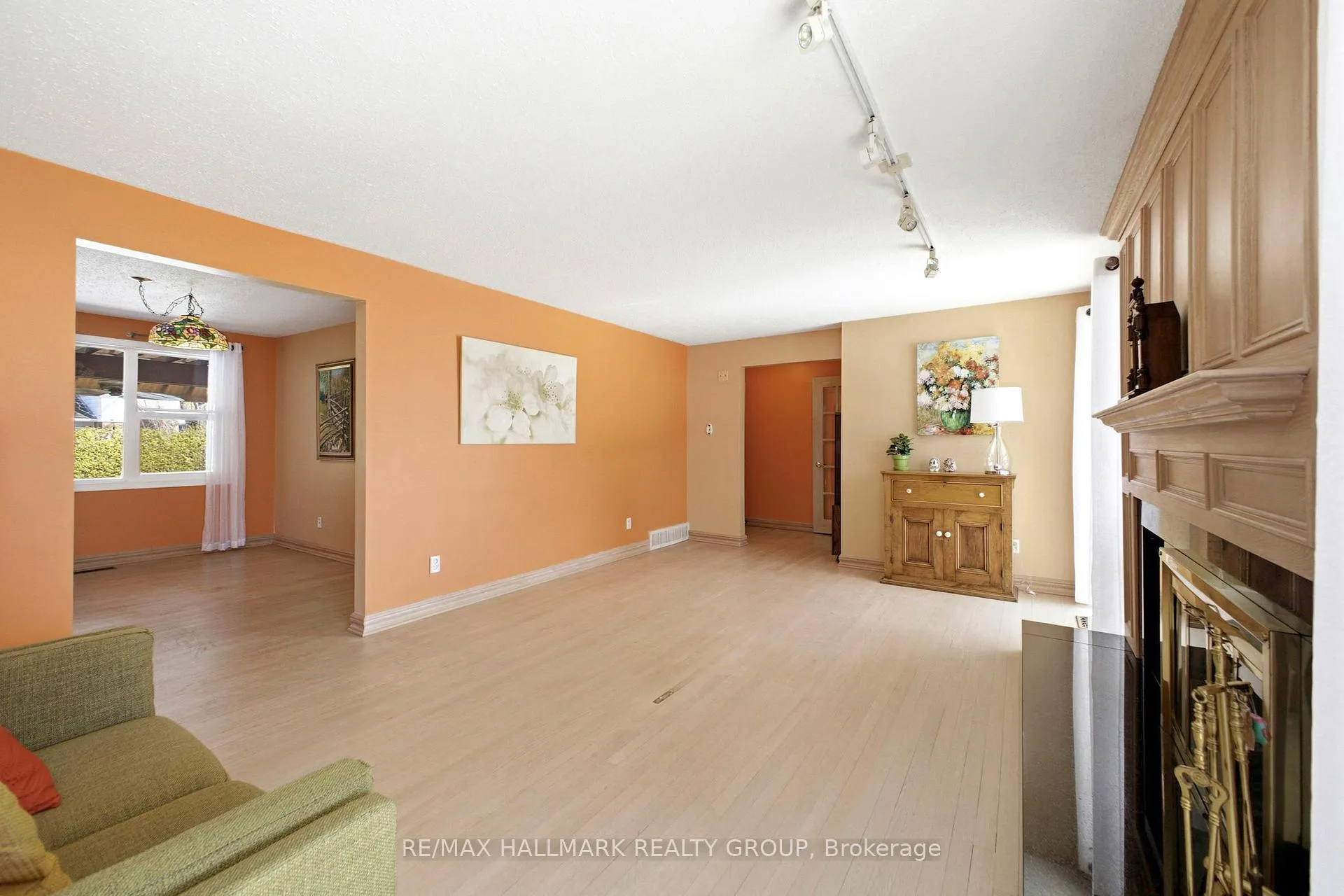 Photo 4 of 59 Ashgrove Crescent, Ottawa, Briargreen — HOMEH