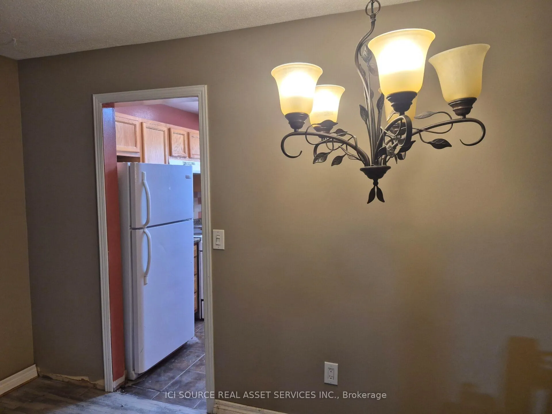 Photo 3 of Unit 17, 5523 Coronation Avenue, Windsor — HOMEH