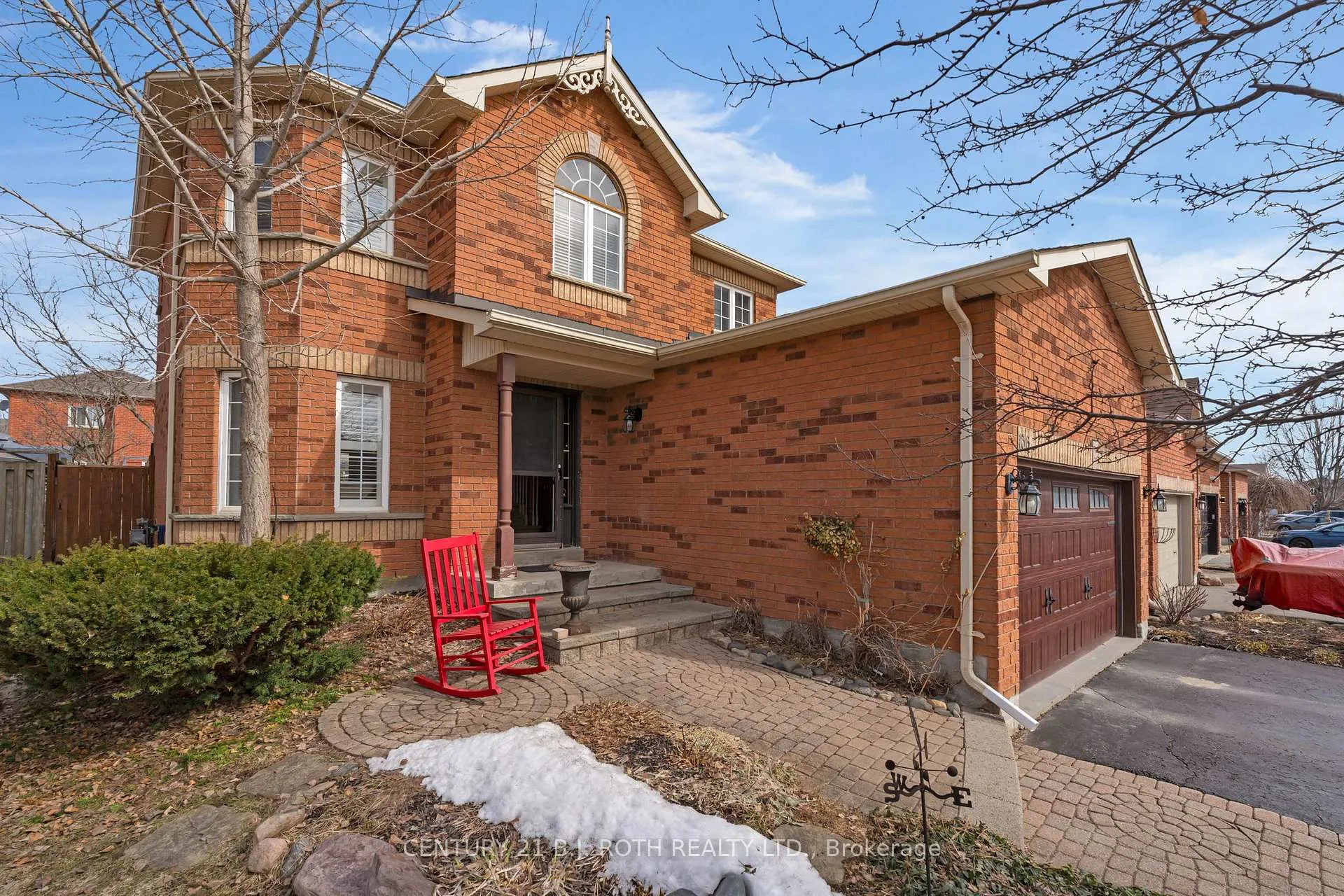 Photo 2 of 136 Loon Avenue, Barrie, Painswick South — HOMEH