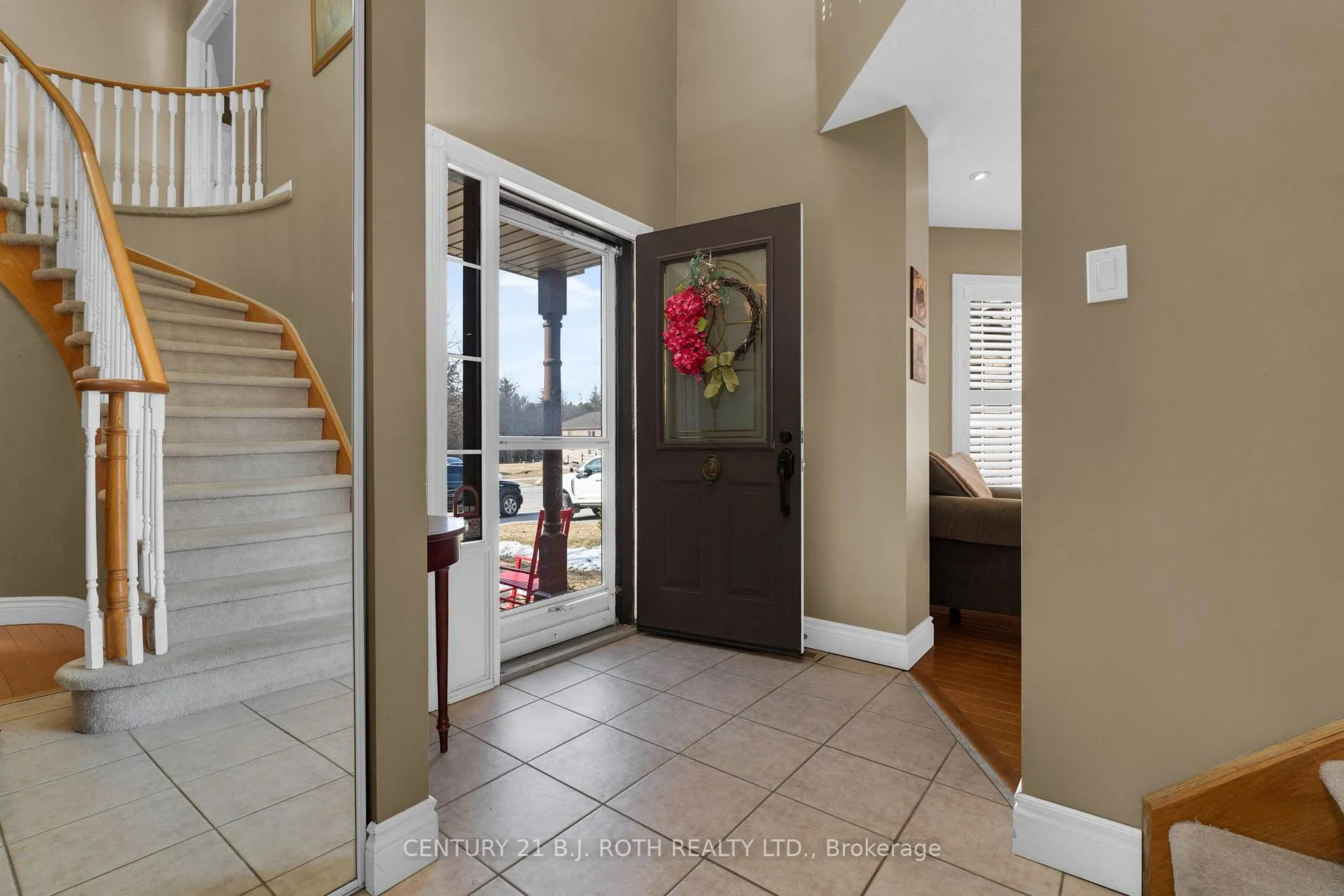 Photo 6 of 136 Loon Avenue, Barrie, Painswick South — HOMEH