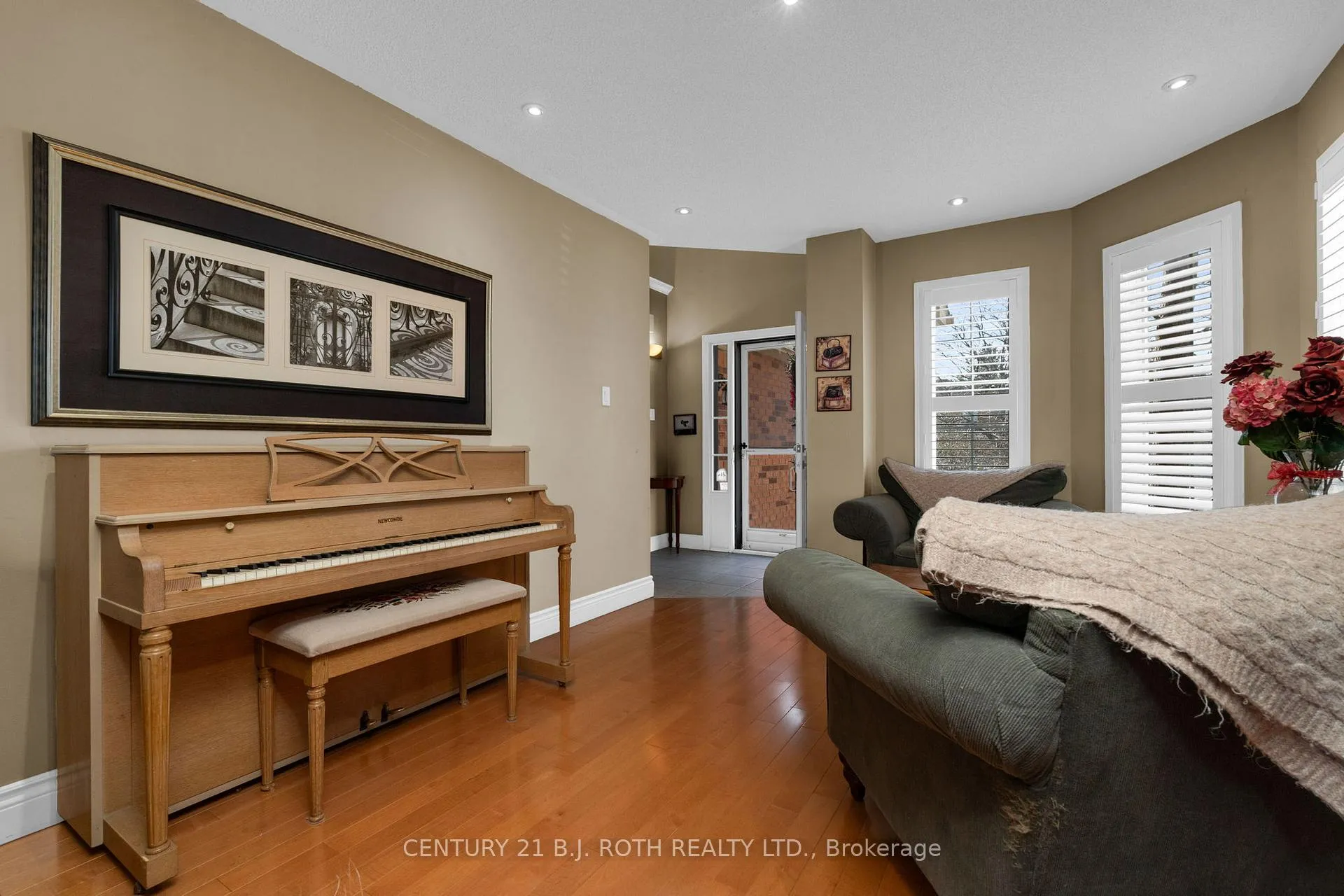 Photo 9 of 136 Loon Avenue, Barrie, Painswick South — HOMEH