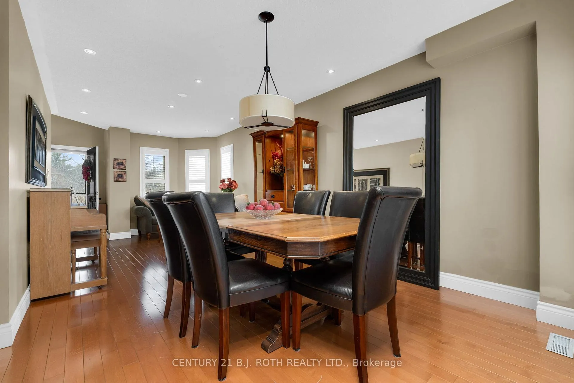 Photo 12 of 136 Loon Avenue, Barrie, Painswick South — HOMEH