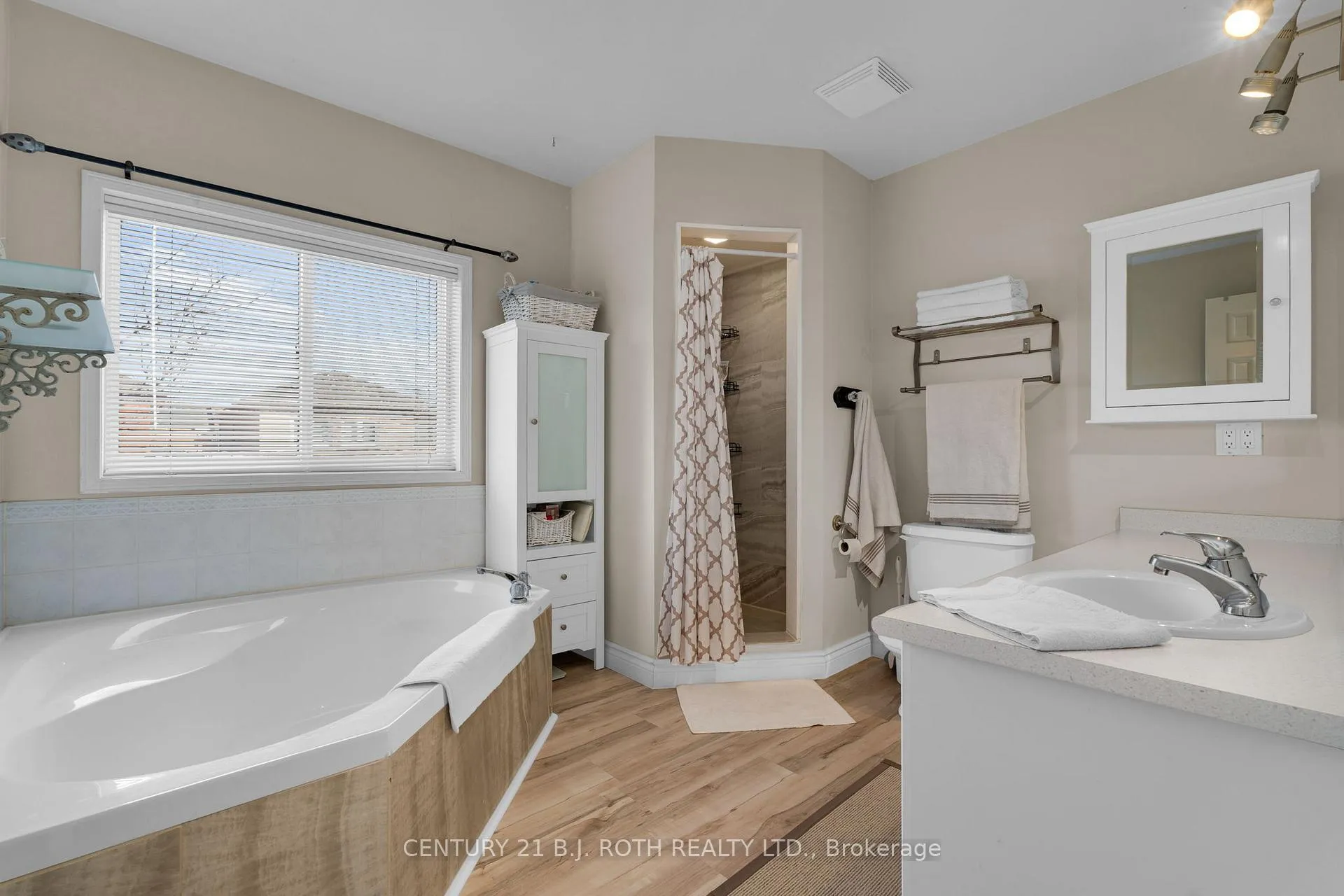 Photo 26 of 136 Loon Avenue, Barrie, Painswick South — HOMEH