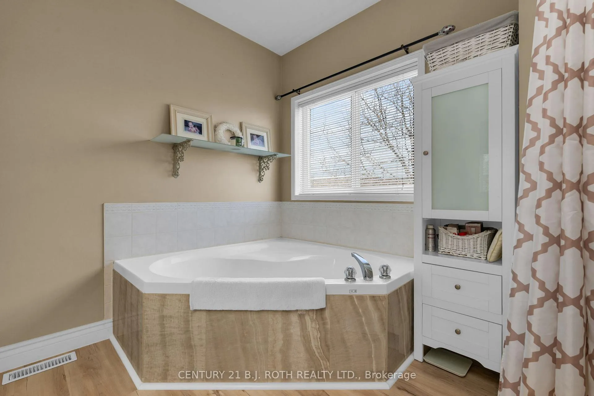 Photo 27 of 136 Loon Avenue, Barrie, Painswick South — HOMEH