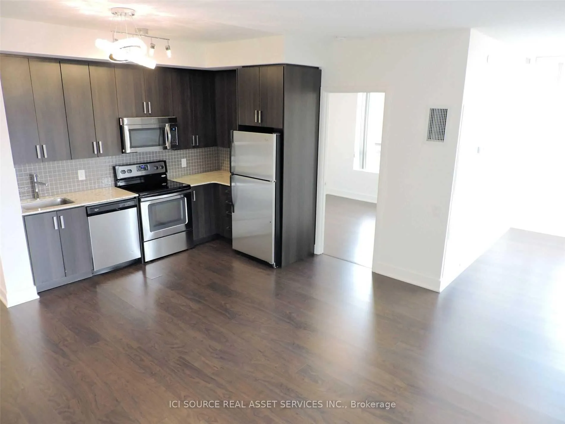 Photo 10 of Unit 421, 7608 Yonge Street, Vaughan, Crestwood-Springfarm-Yorkhill — HOMEH