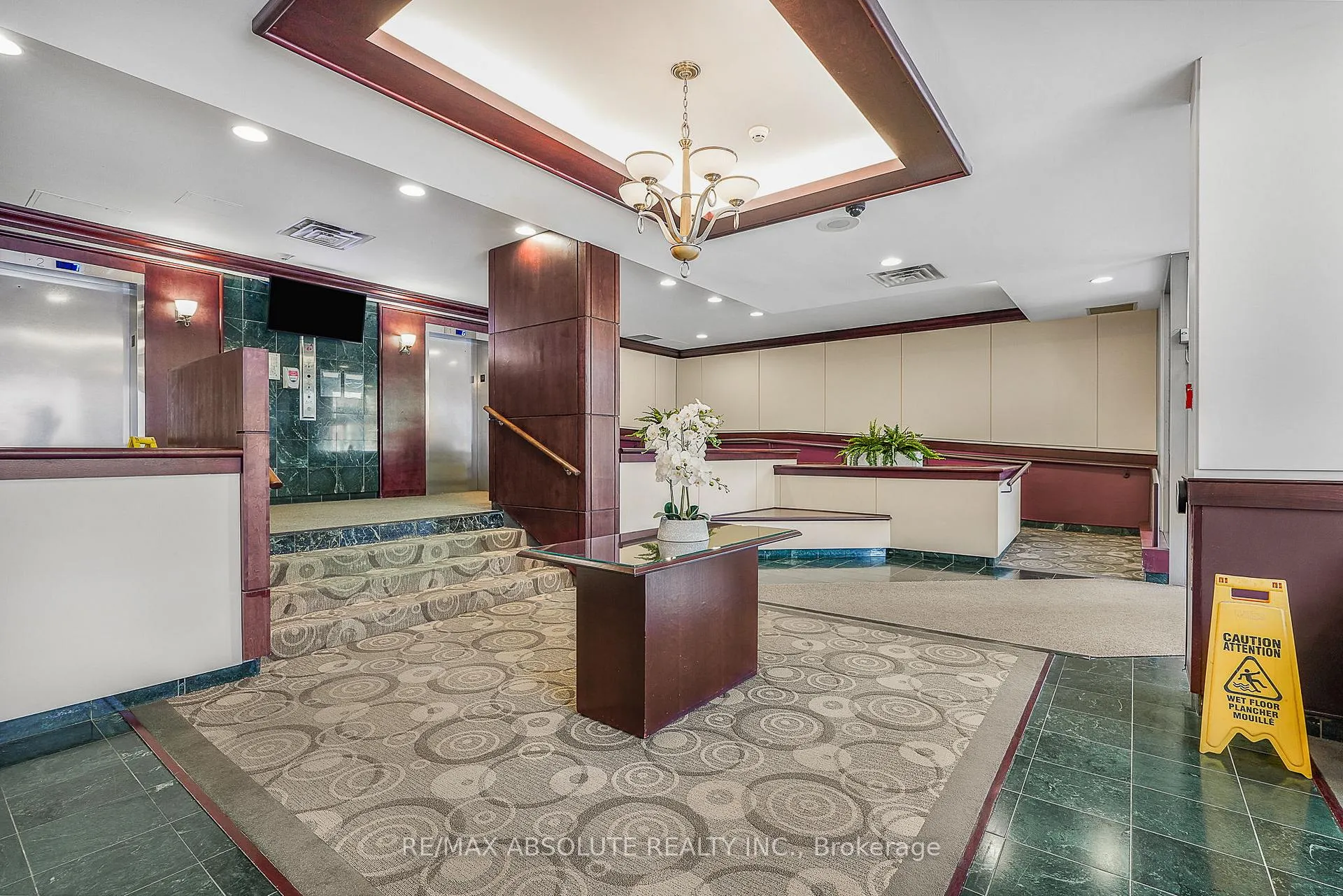 Photo 4 of Unit 607, 200 Lafontaine Avenue, Ottawa, Vanier — HOMEH